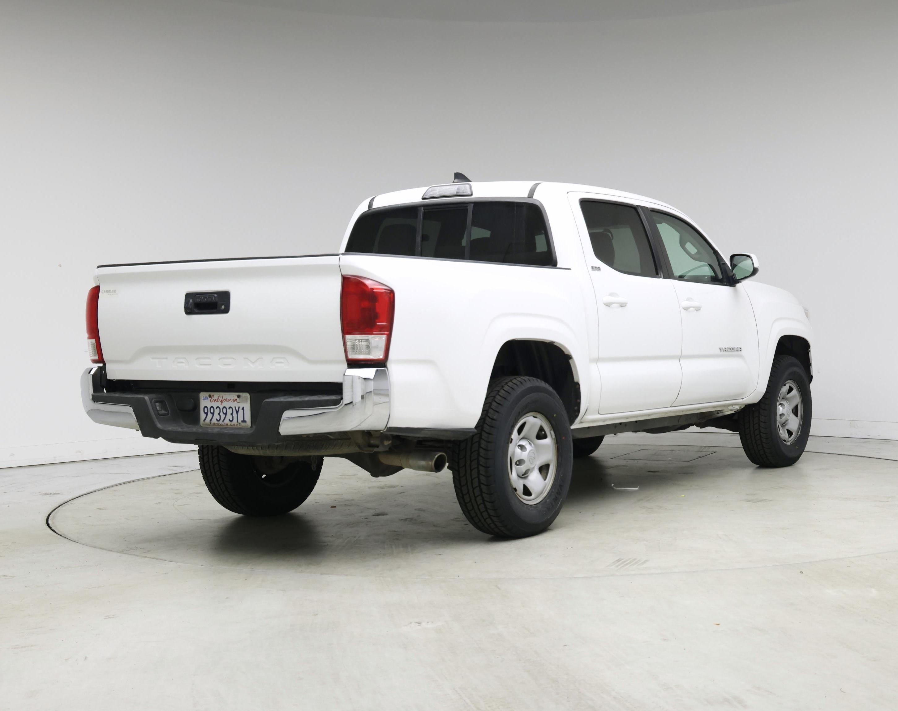 Thumbnail: 2016 Toyota Tacoma - 8