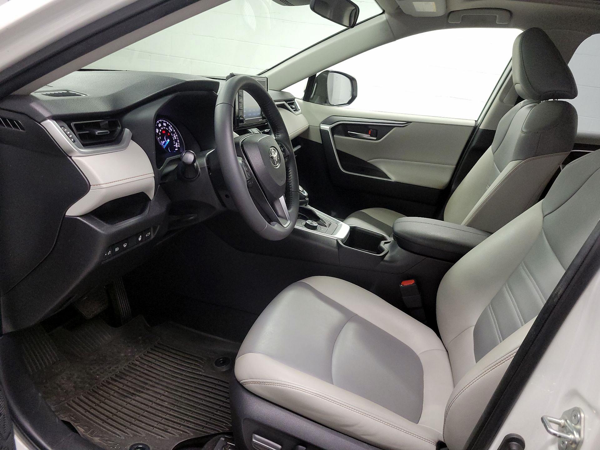 Thumbnail: 2022 Toyota RAV4 - 11