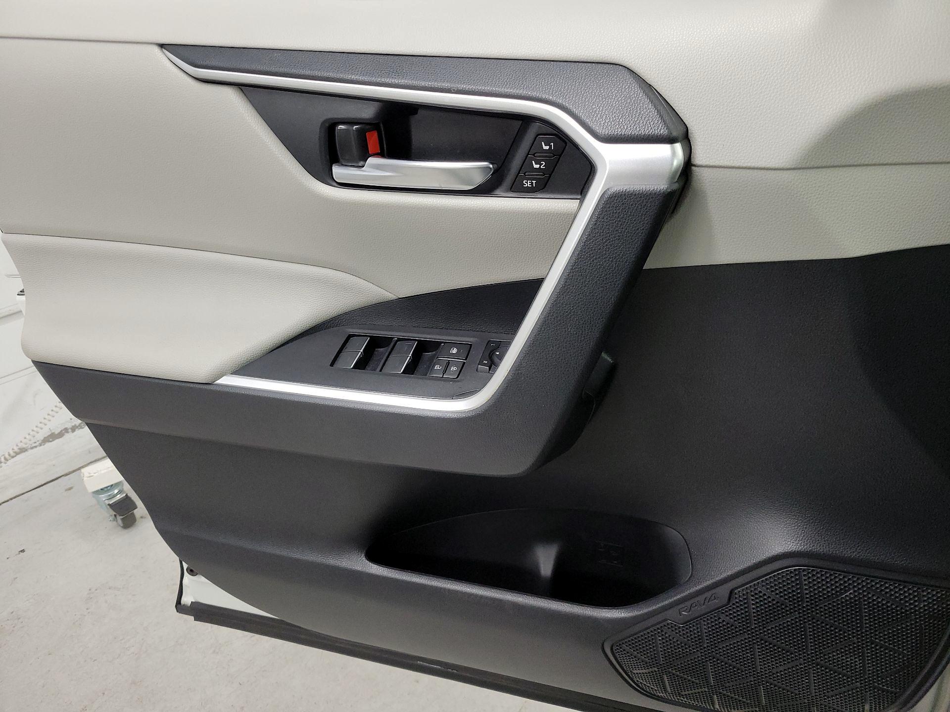 Thumbnail: 2022 Toyota RAV4 - 12