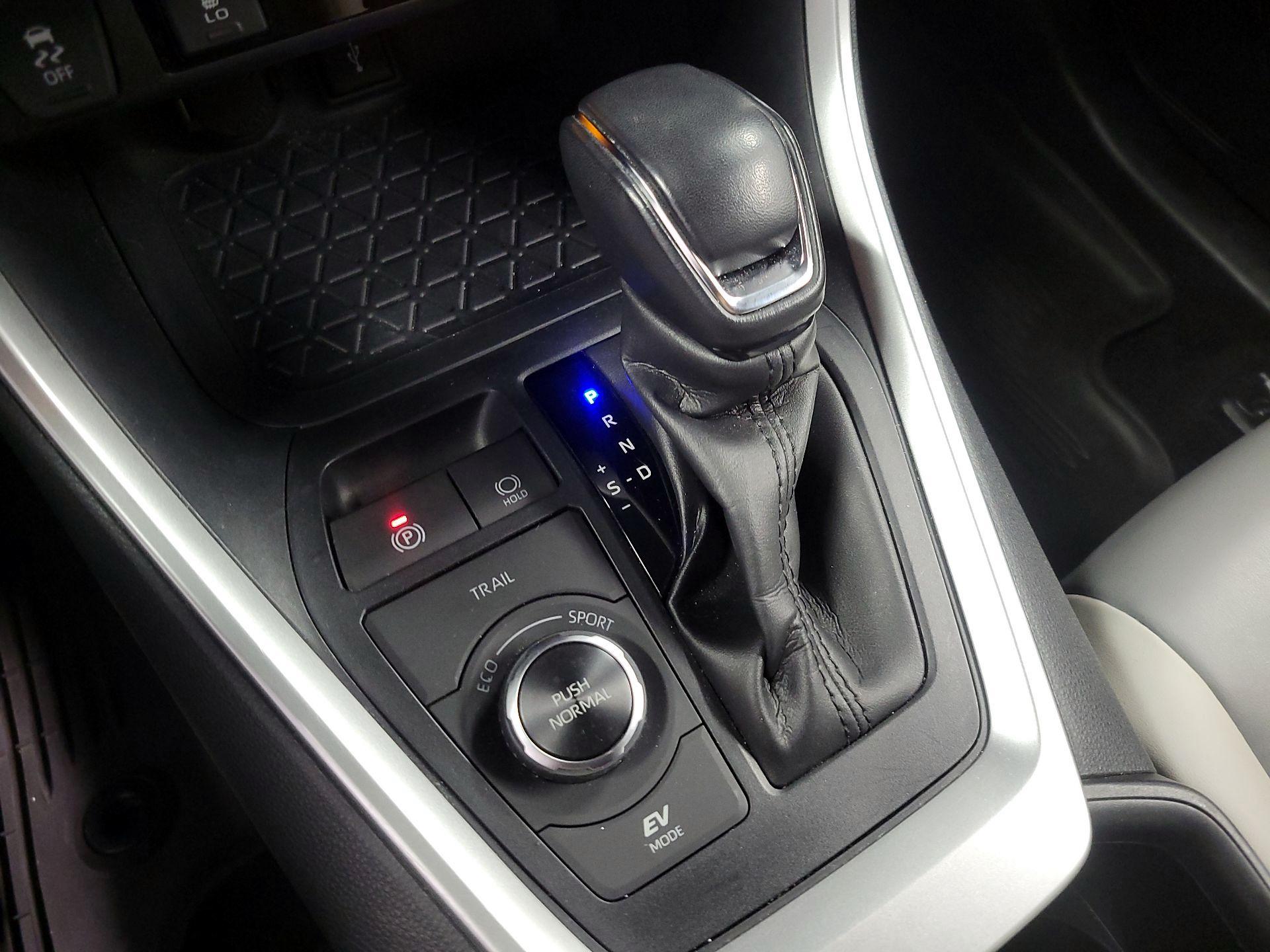 Thumbnail: 2022 Toyota RAV4 - 16