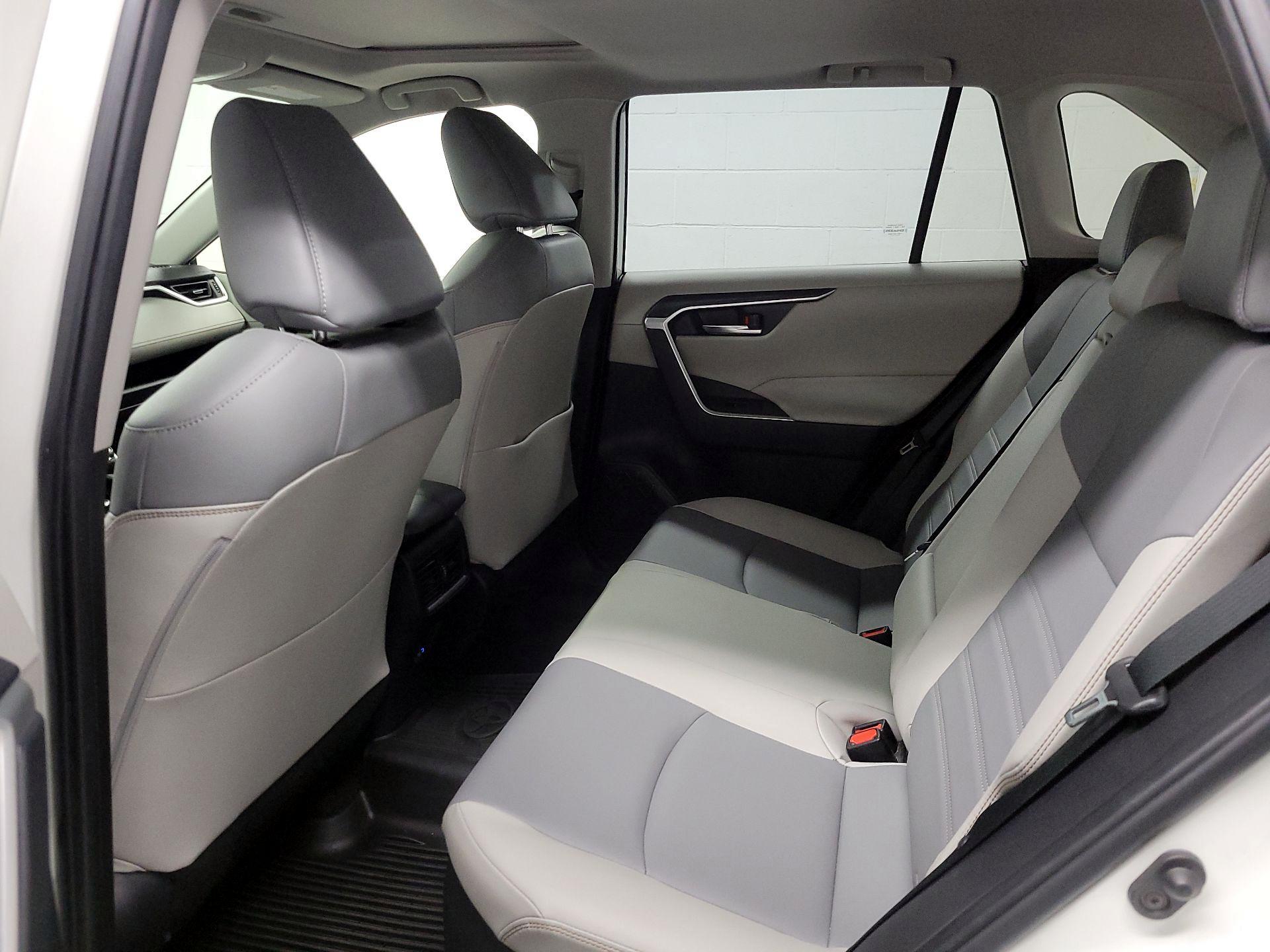 Thumbnail: 2022 Toyota RAV4 - 17