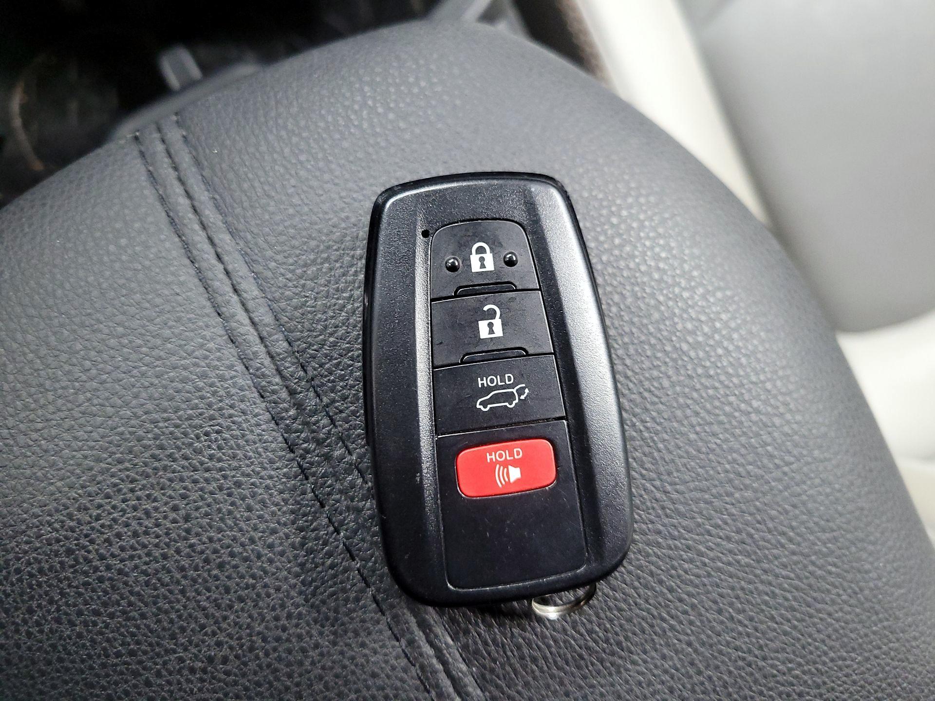 Thumbnail: 2022 Toyota RAV4 - 20