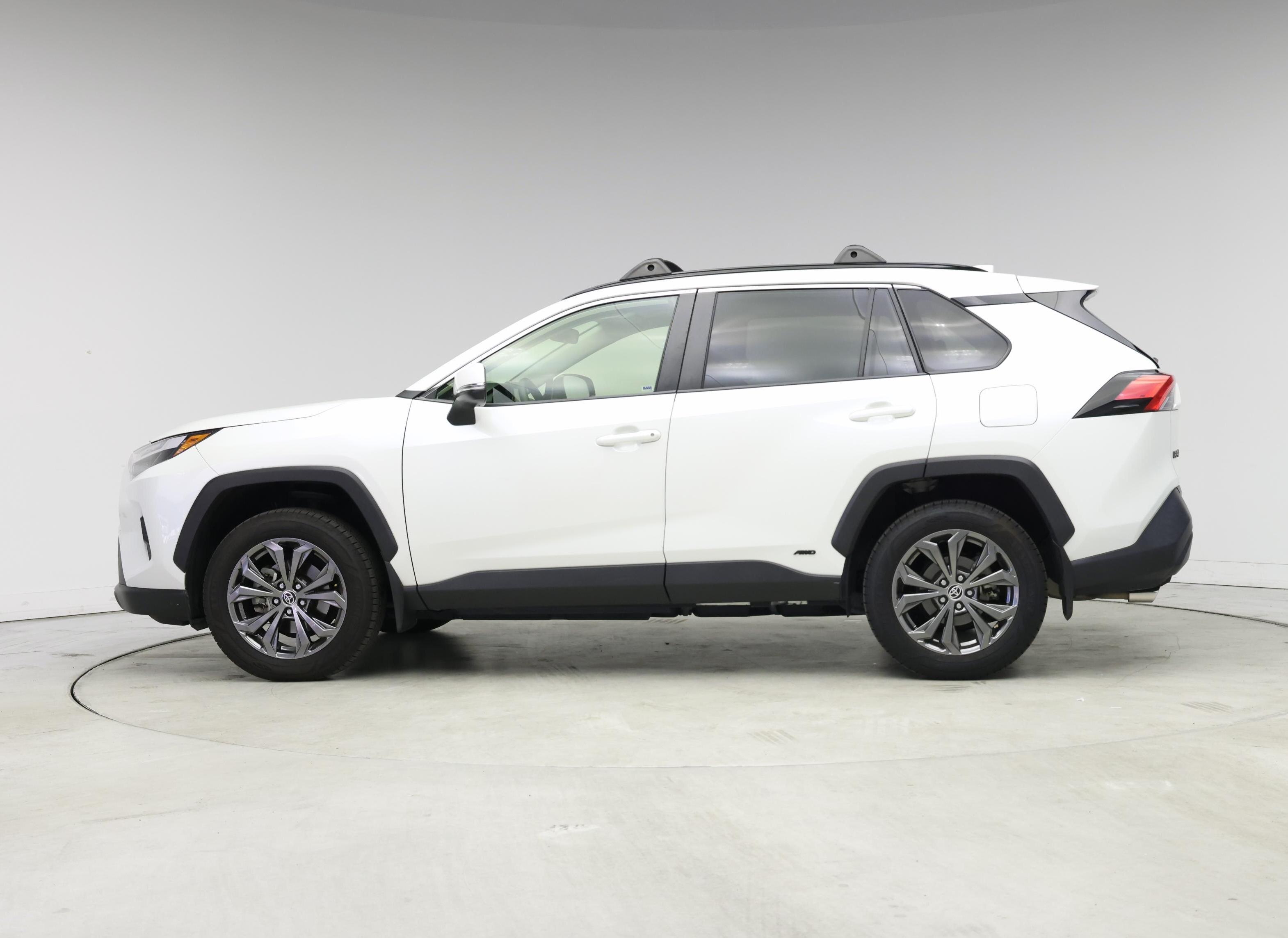 Thumbnail: 2022 Toyota RAV4 - 3