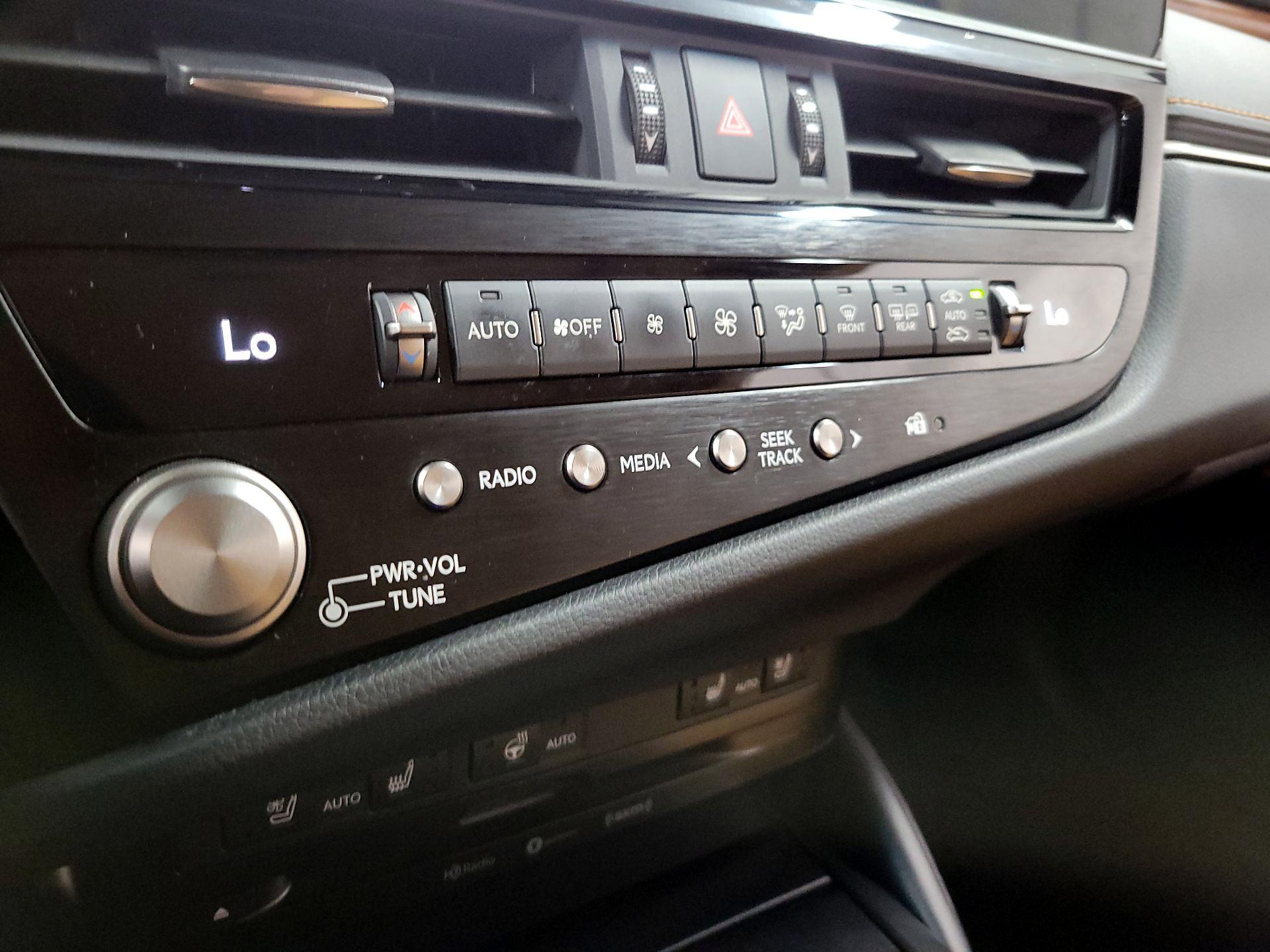 Thumbnail: 2022 Lexus ES - 15