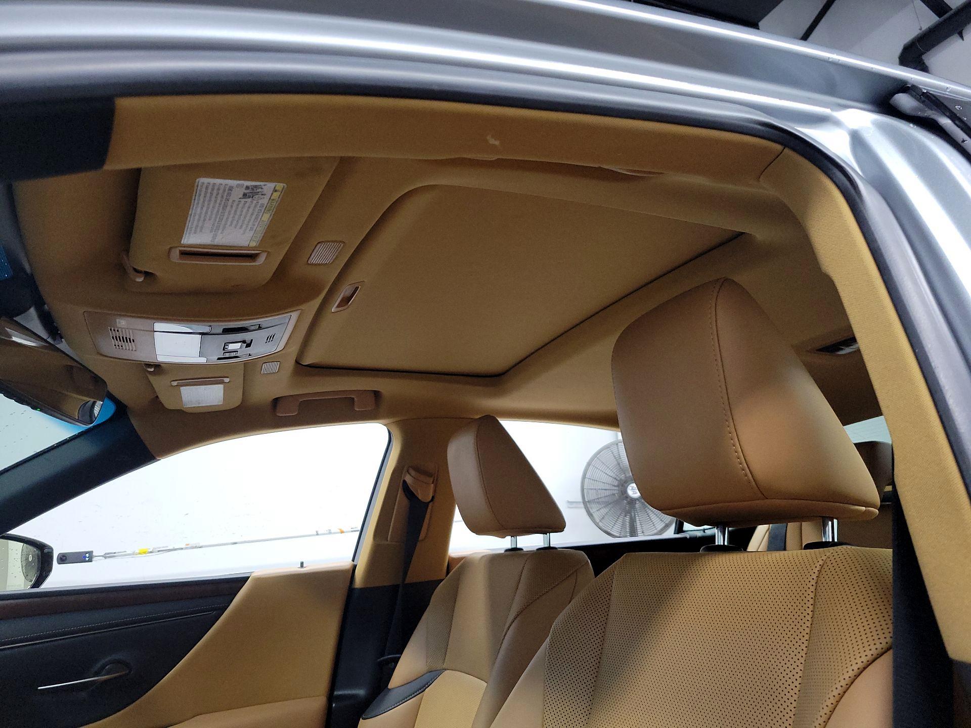 Thumbnail: 2022 Lexus ES - 17