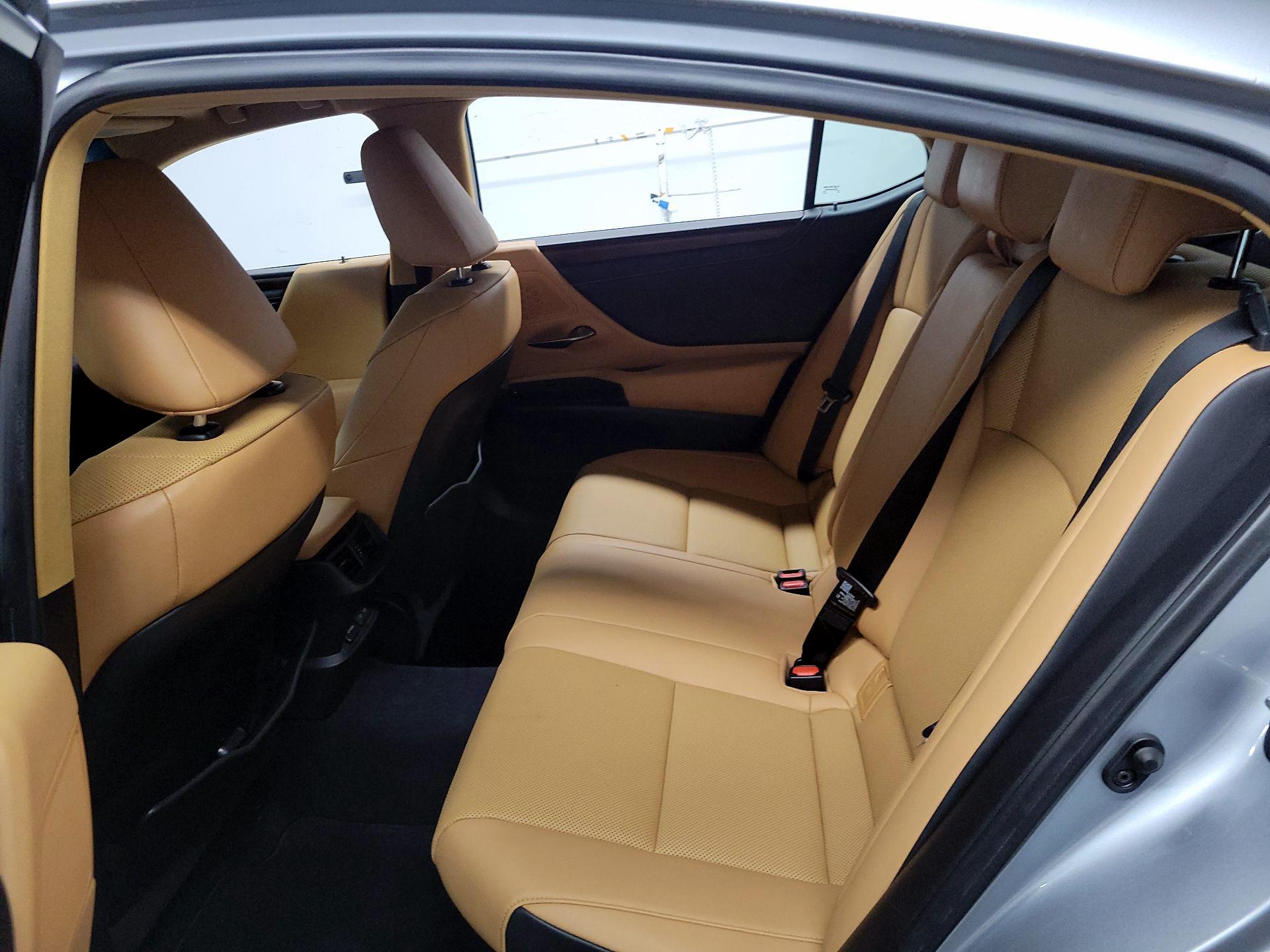 Thumbnail: 2022 Lexus ES - 18