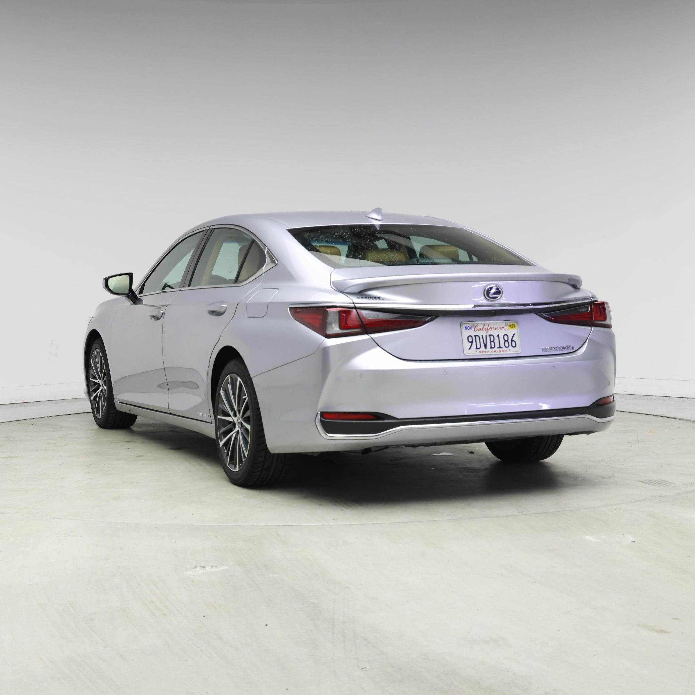 Thumbnail: 2022 Lexus ES - 2