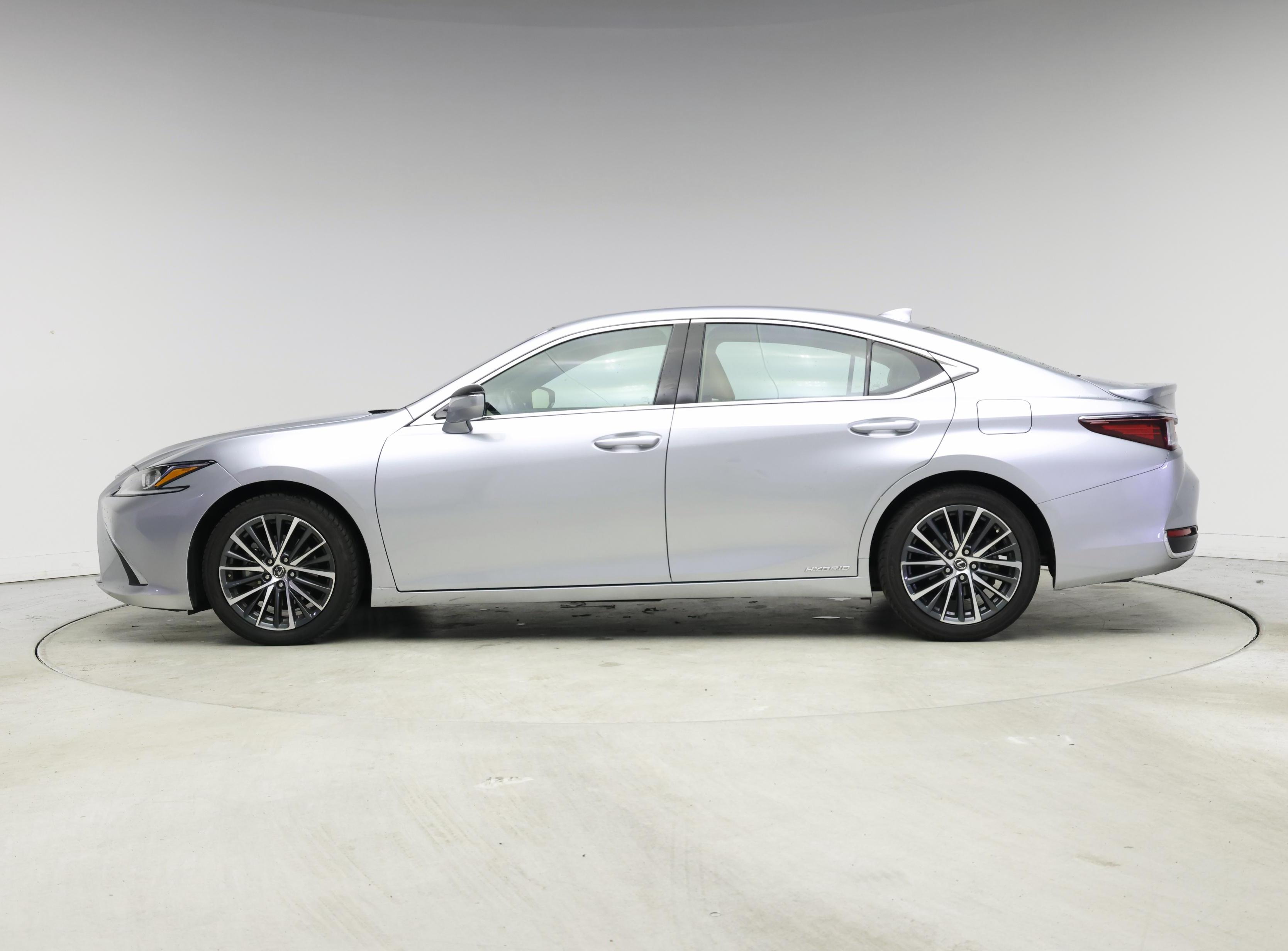 Thumbnail: 2022 Lexus ES - 3