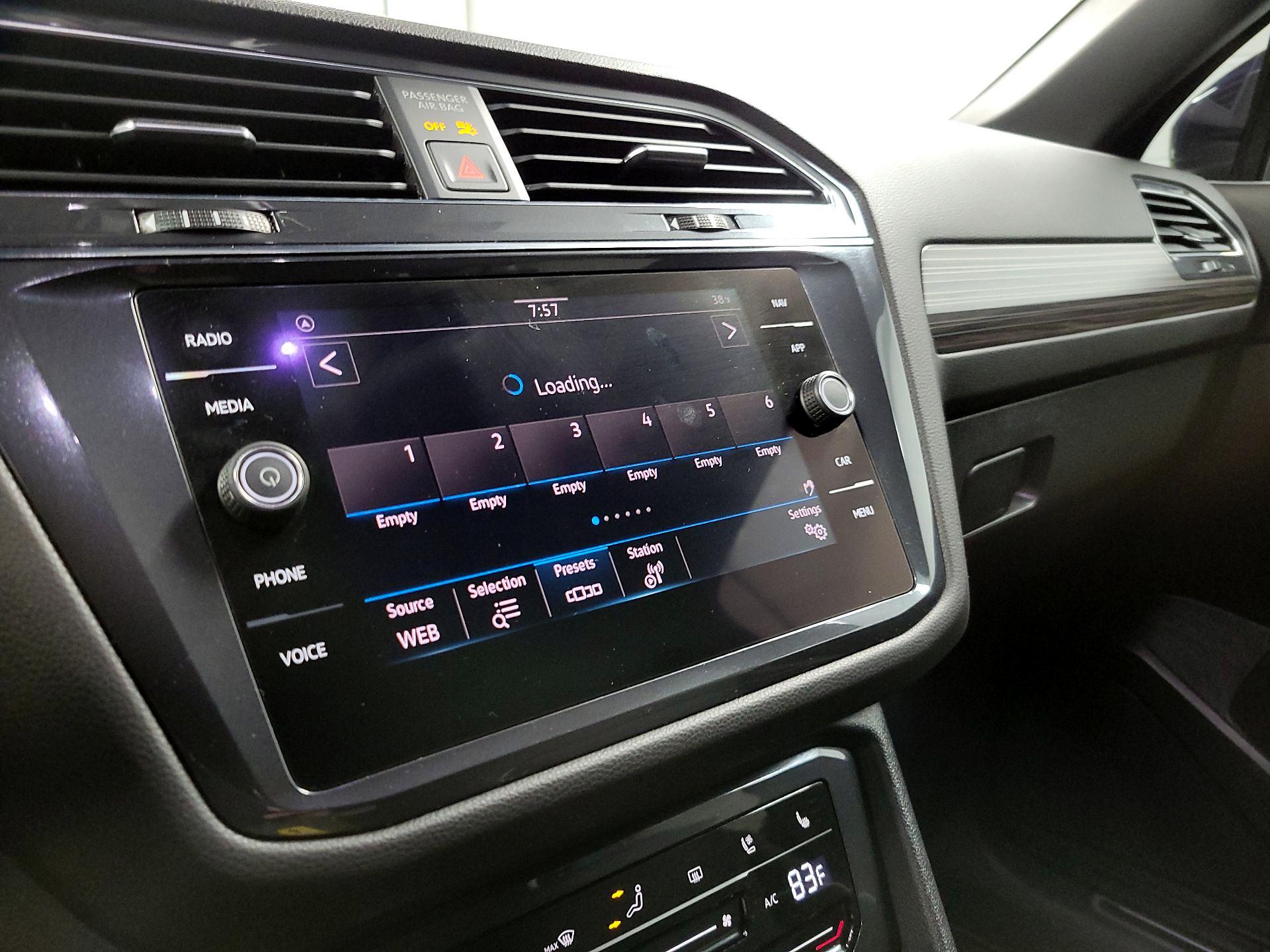 Thumbnail: 2022 Volkswagen Tiguan - 16