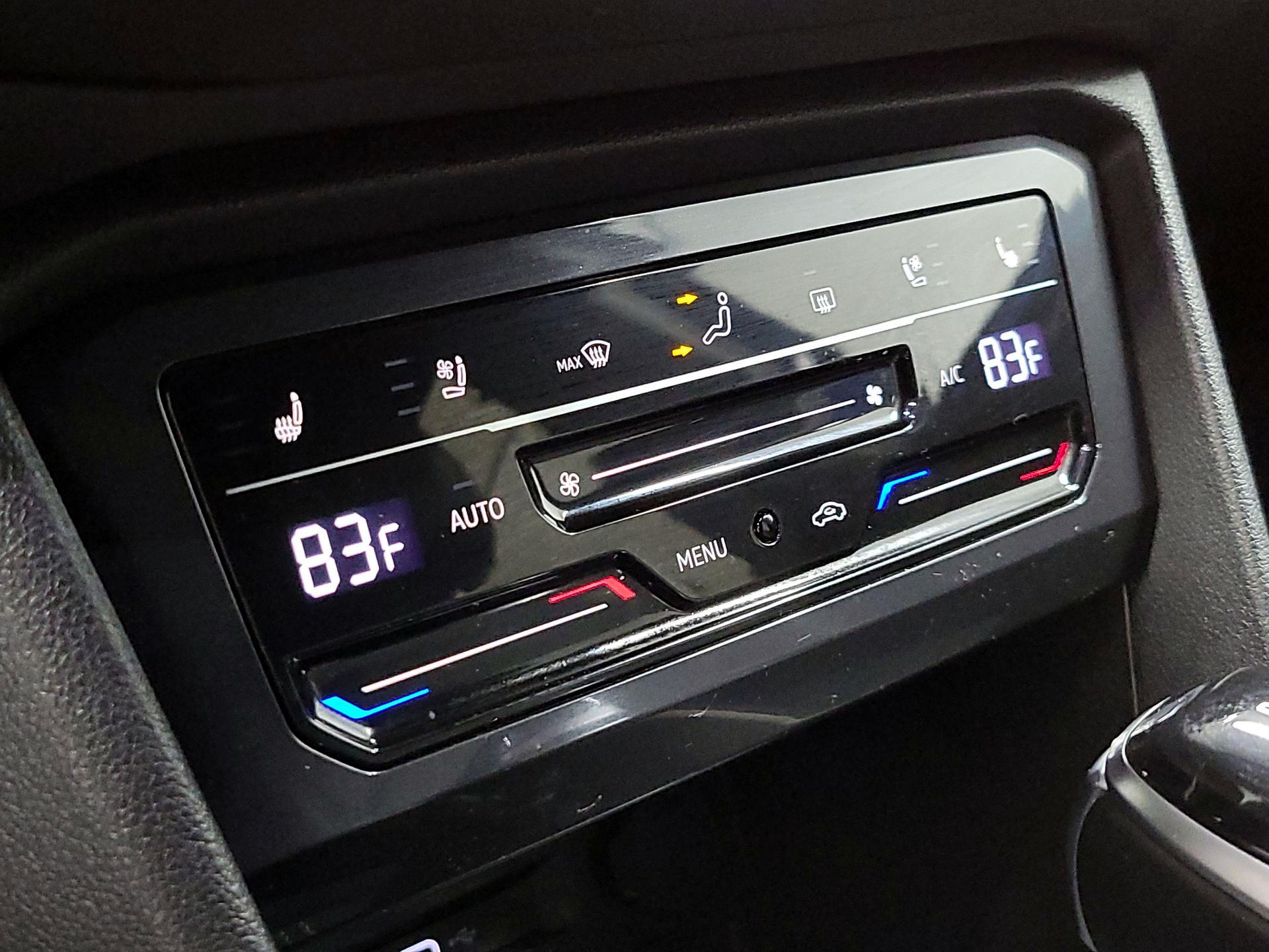 Thumbnail: 2022 Volkswagen Tiguan - 17