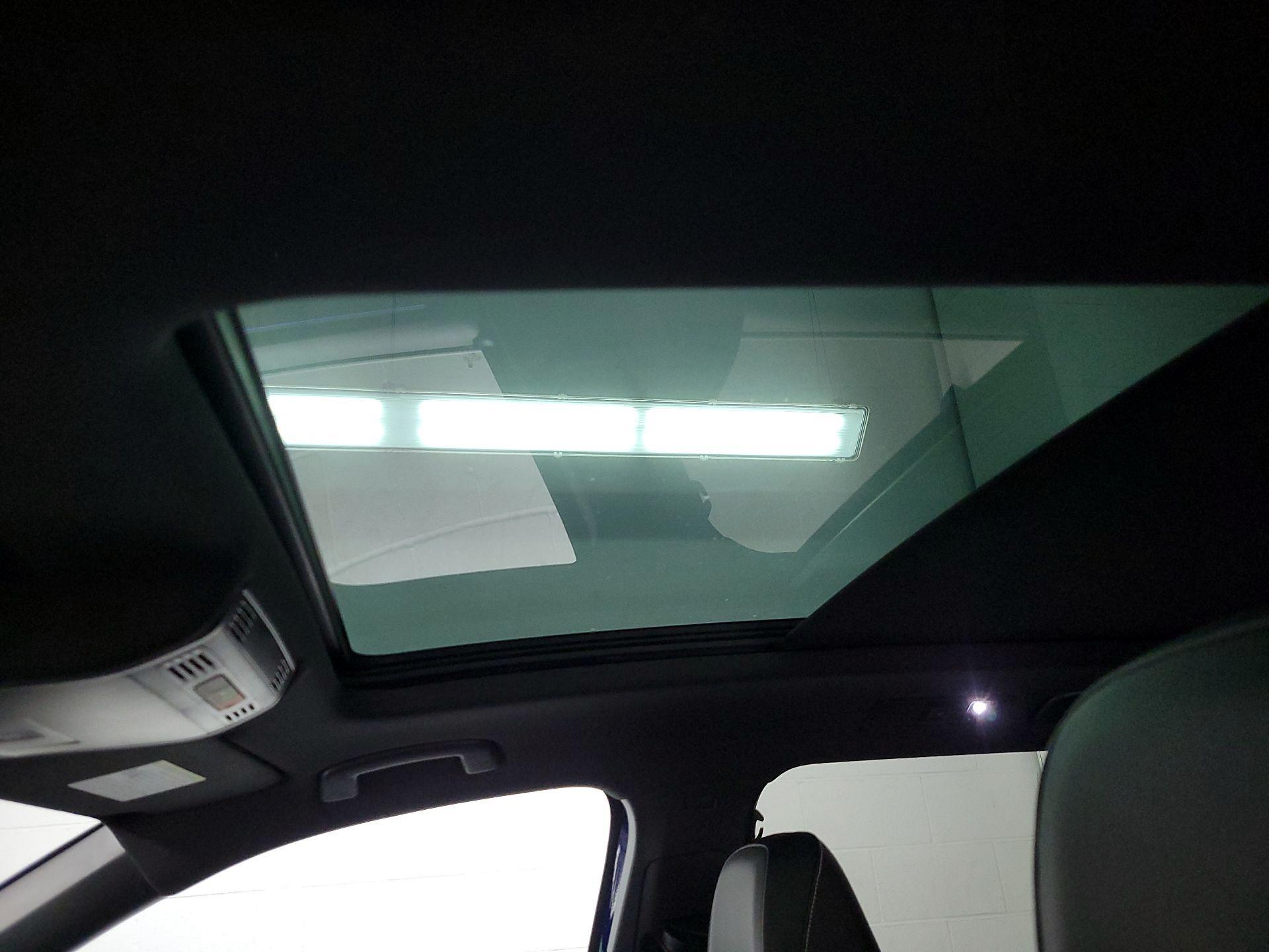 Thumbnail: 2022 Volkswagen Tiguan - 20