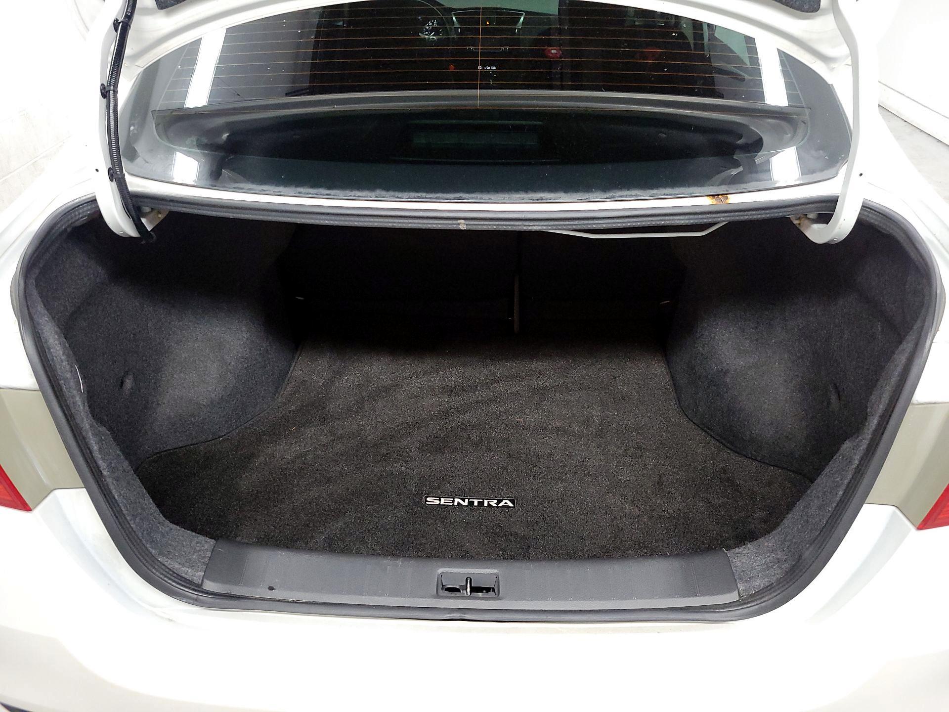 Thumbnail: 2018 Nissan Sentra - 18