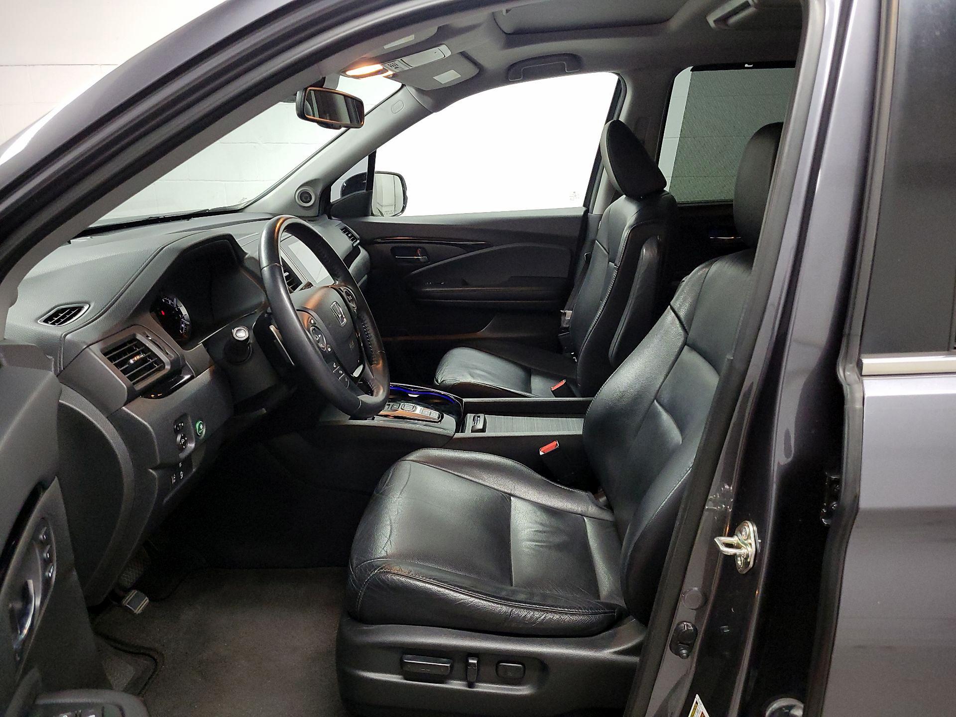 Thumbnail: 2017 Honda Pilot - 11