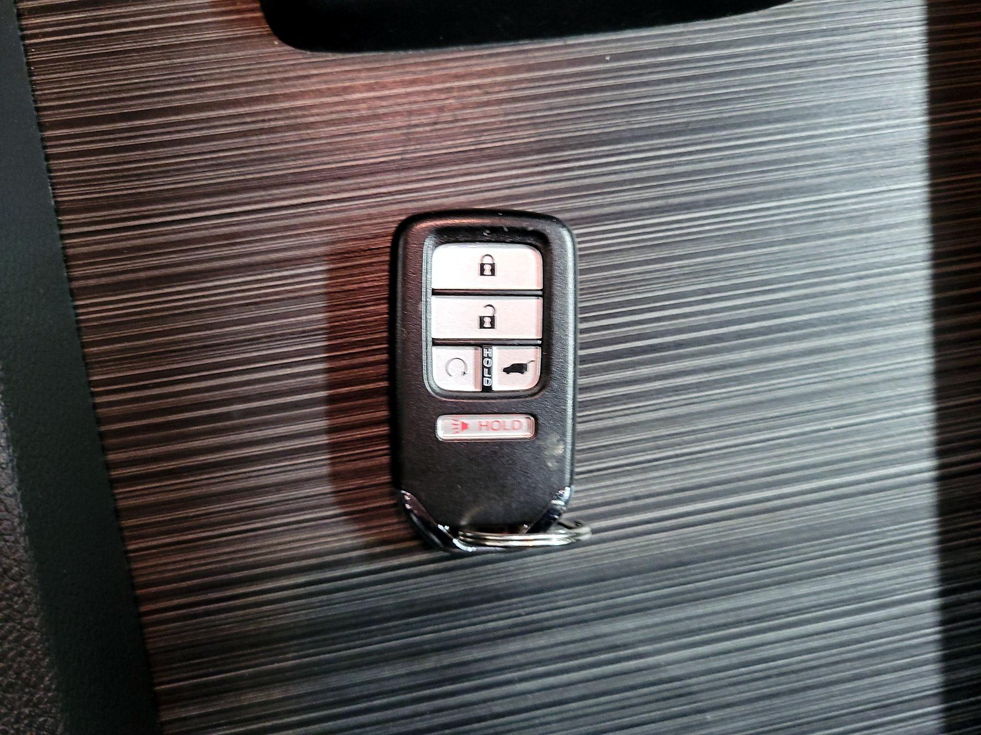 Thumbnail: 2017 Honda Pilot - 19