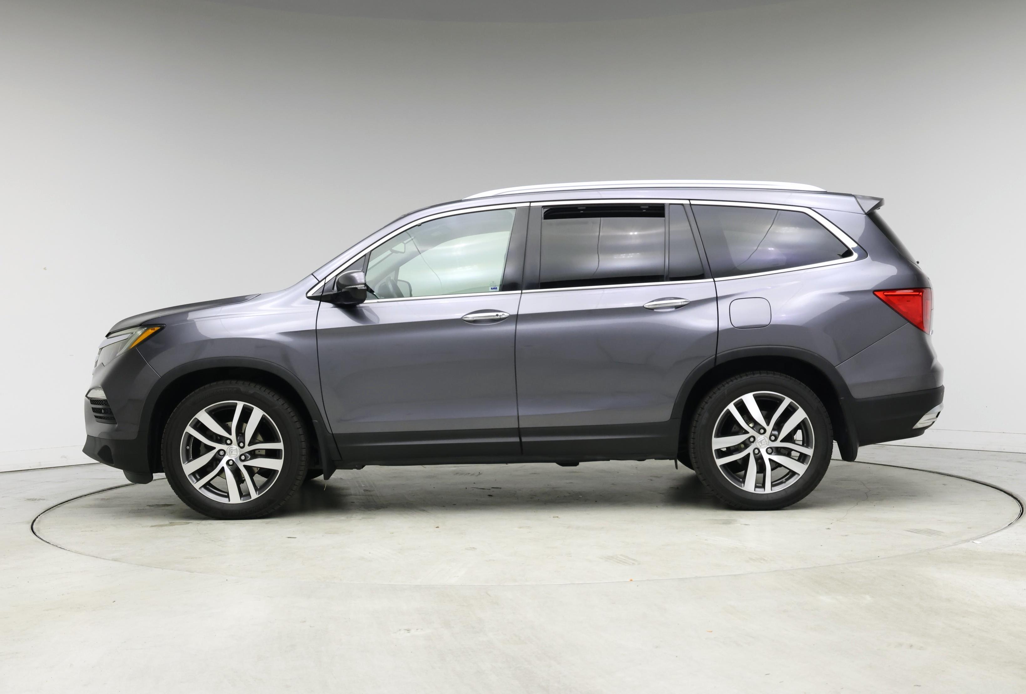 Thumbnail: 2017 Honda Pilot - 3
