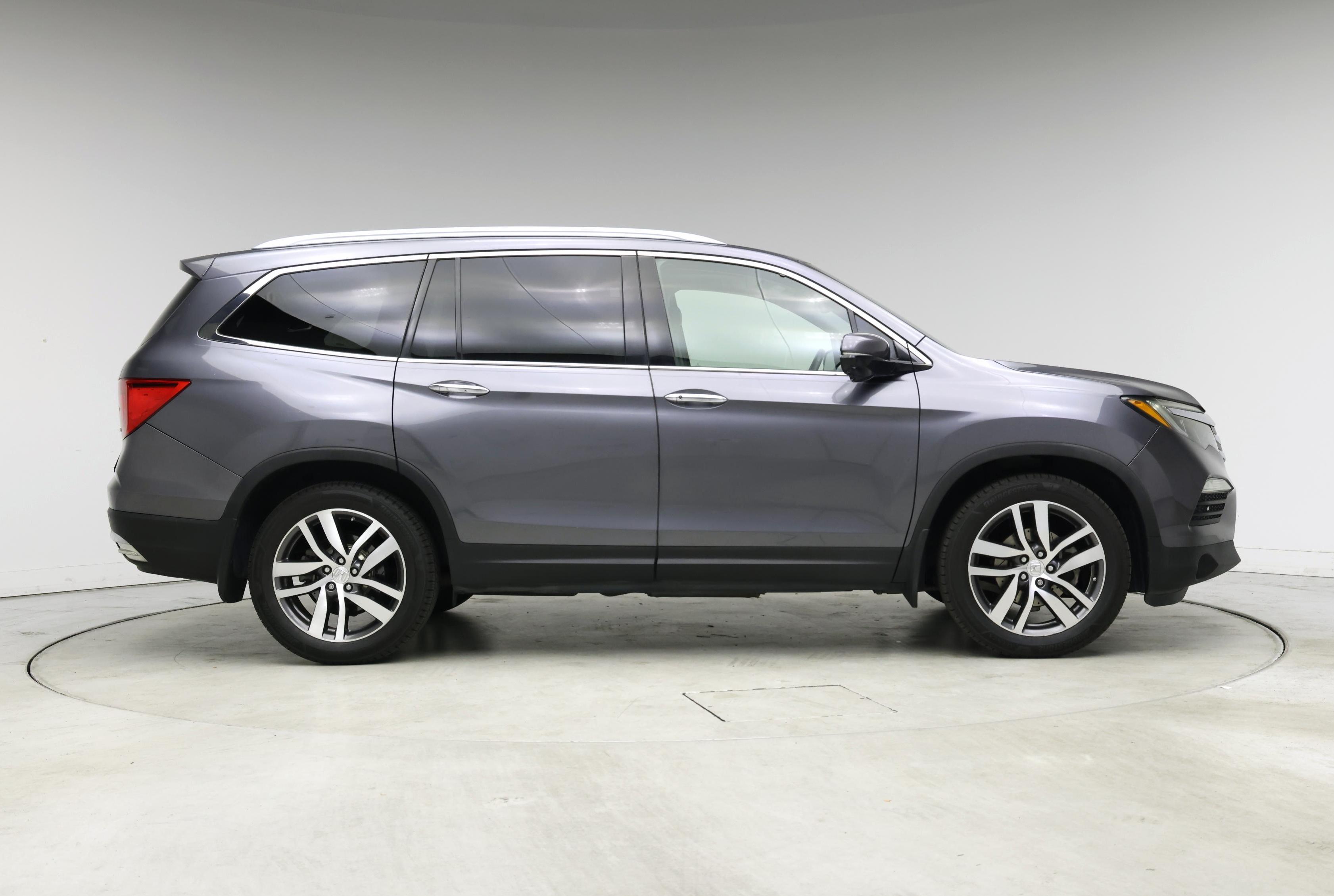 Thumbnail: 2017 Honda Pilot - 7