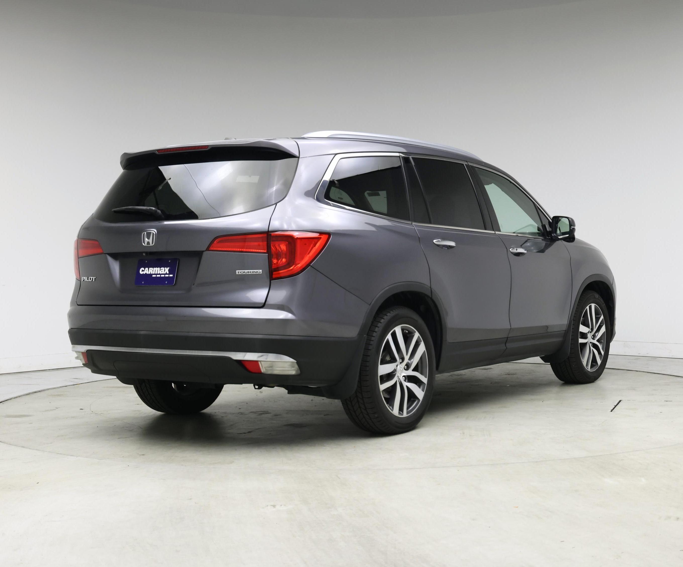 Thumbnail: 2017 Honda Pilot - 8