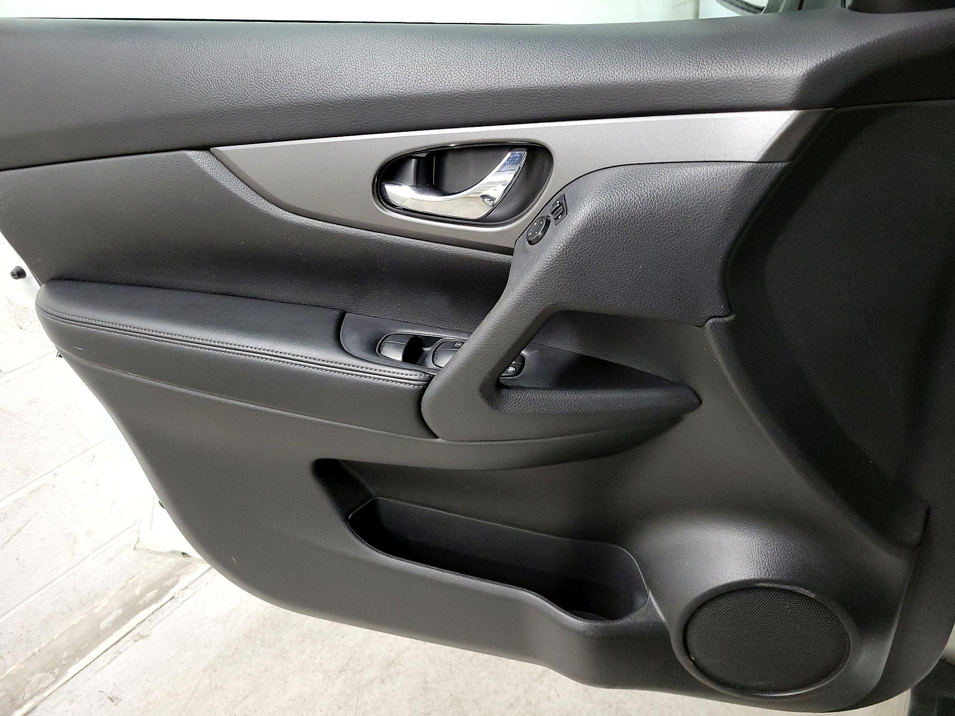 Thumbnail: 2015 Nissan Rogue - 12