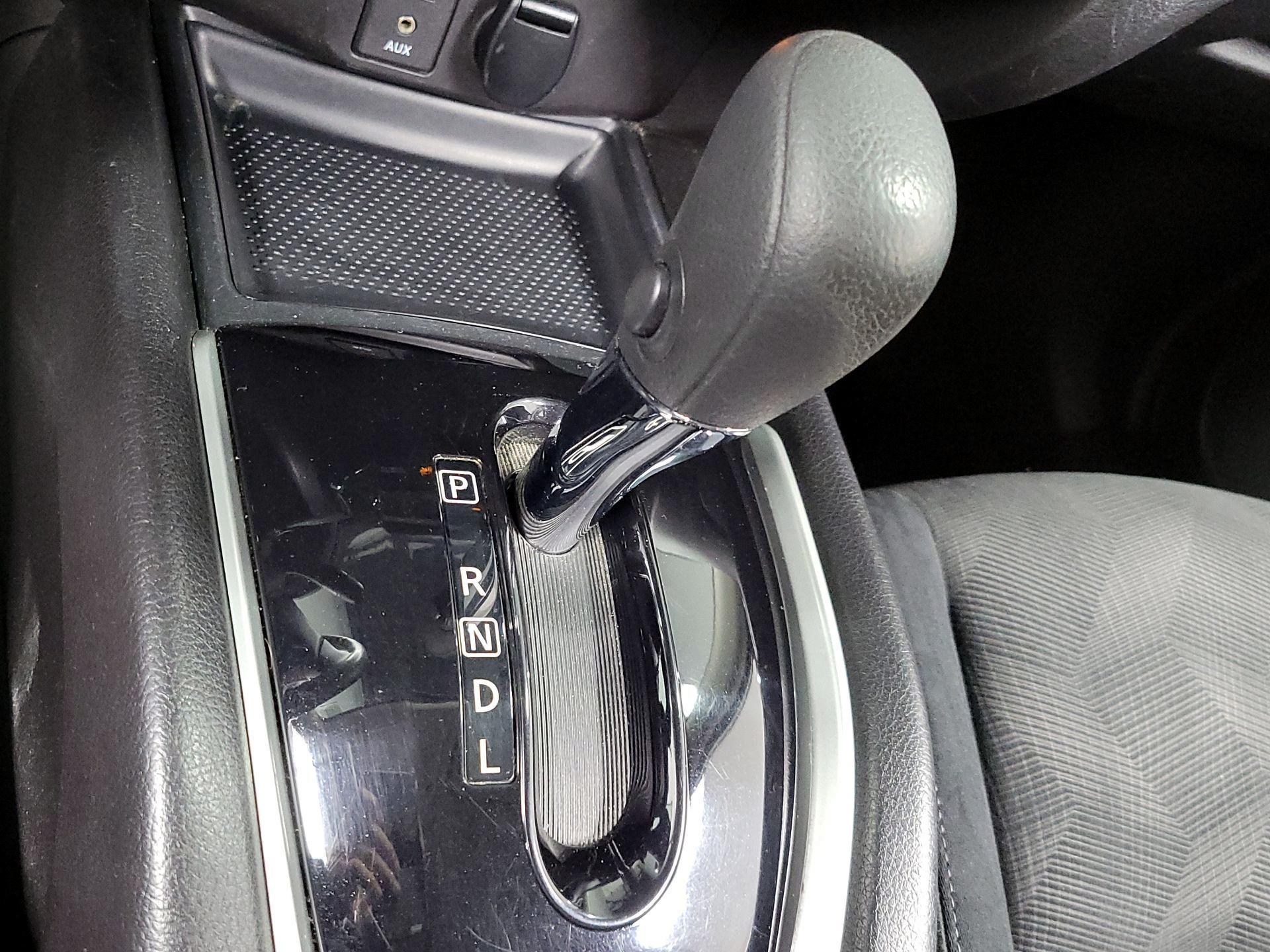 Thumbnail: 2015 Nissan Rogue - 16