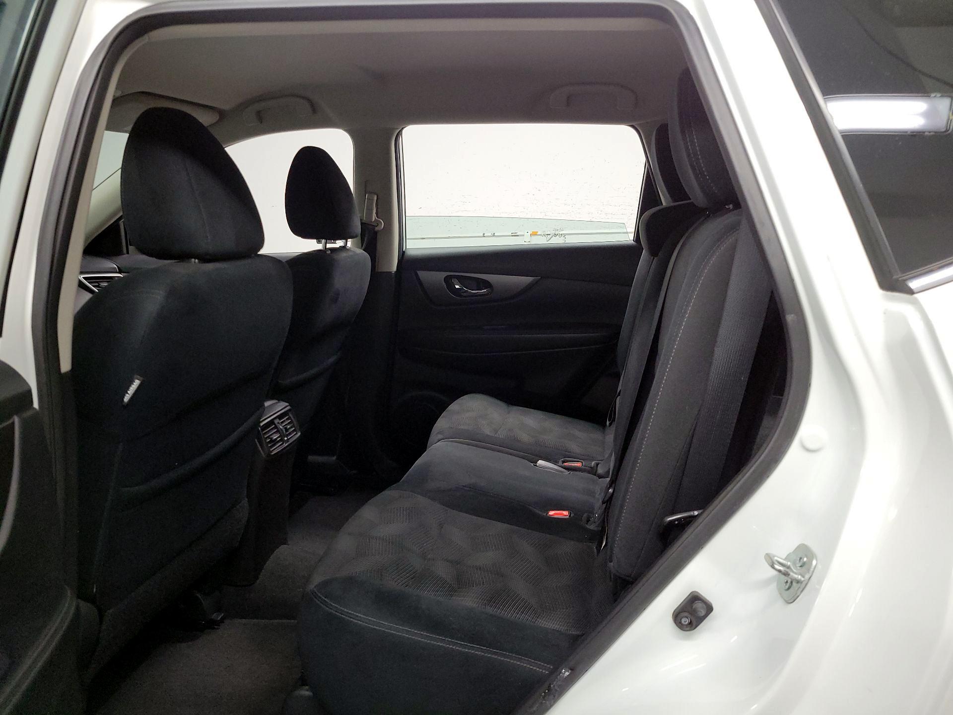 Thumbnail: 2015 Nissan Rogue - 17