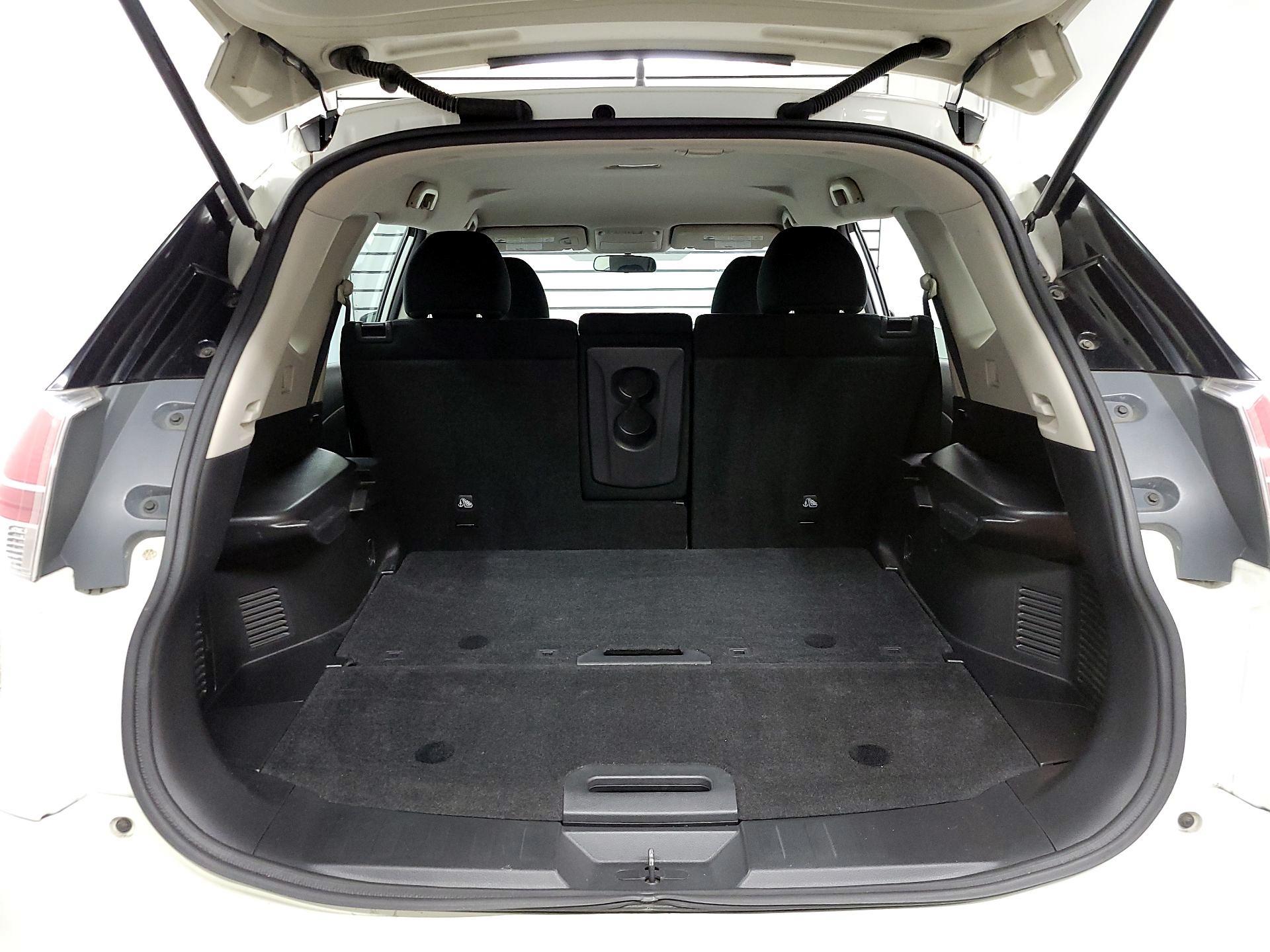 Thumbnail: 2015 Nissan Rogue - 18