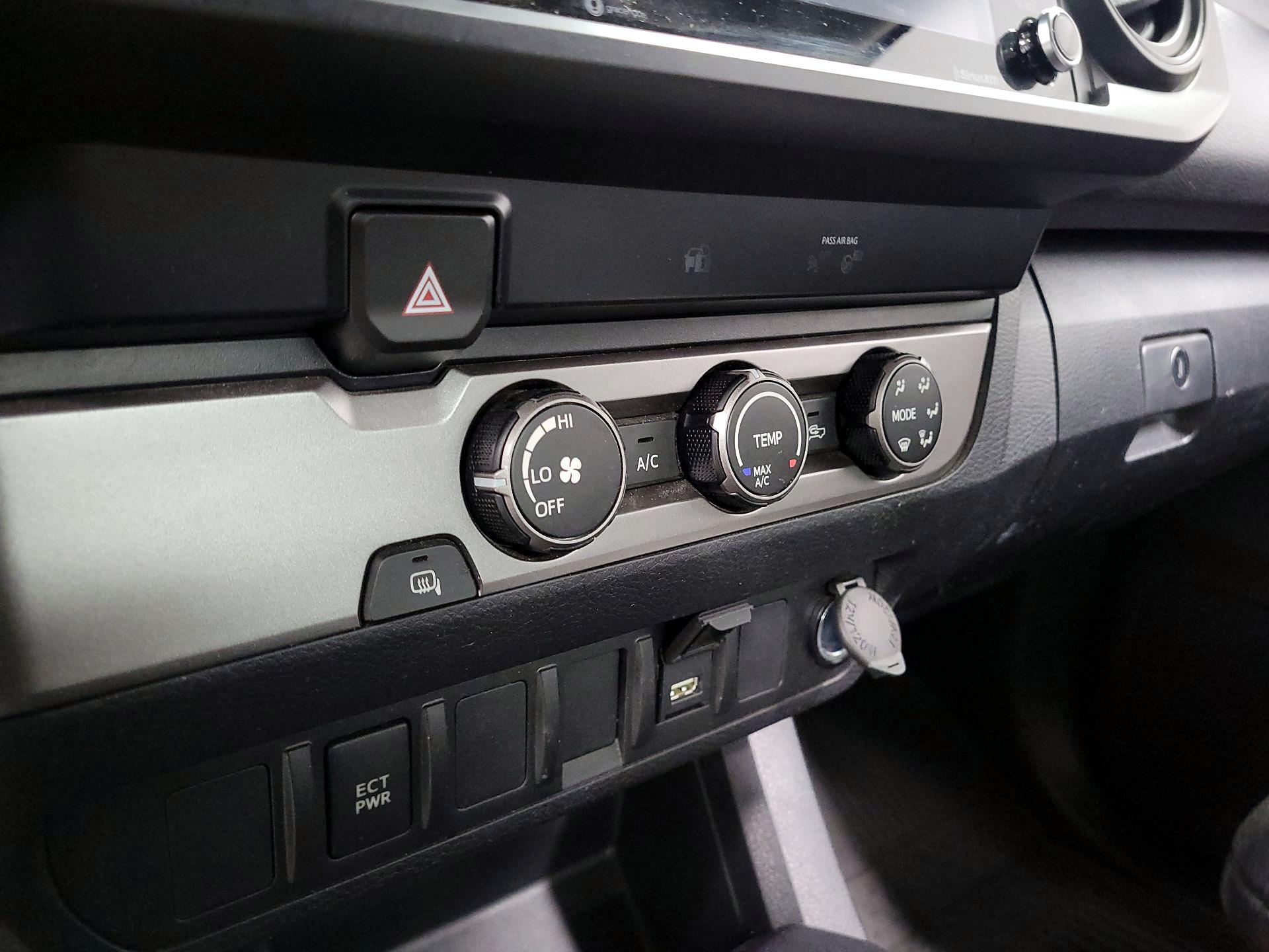 Thumbnail: 2022 Toyota Tacoma - 15