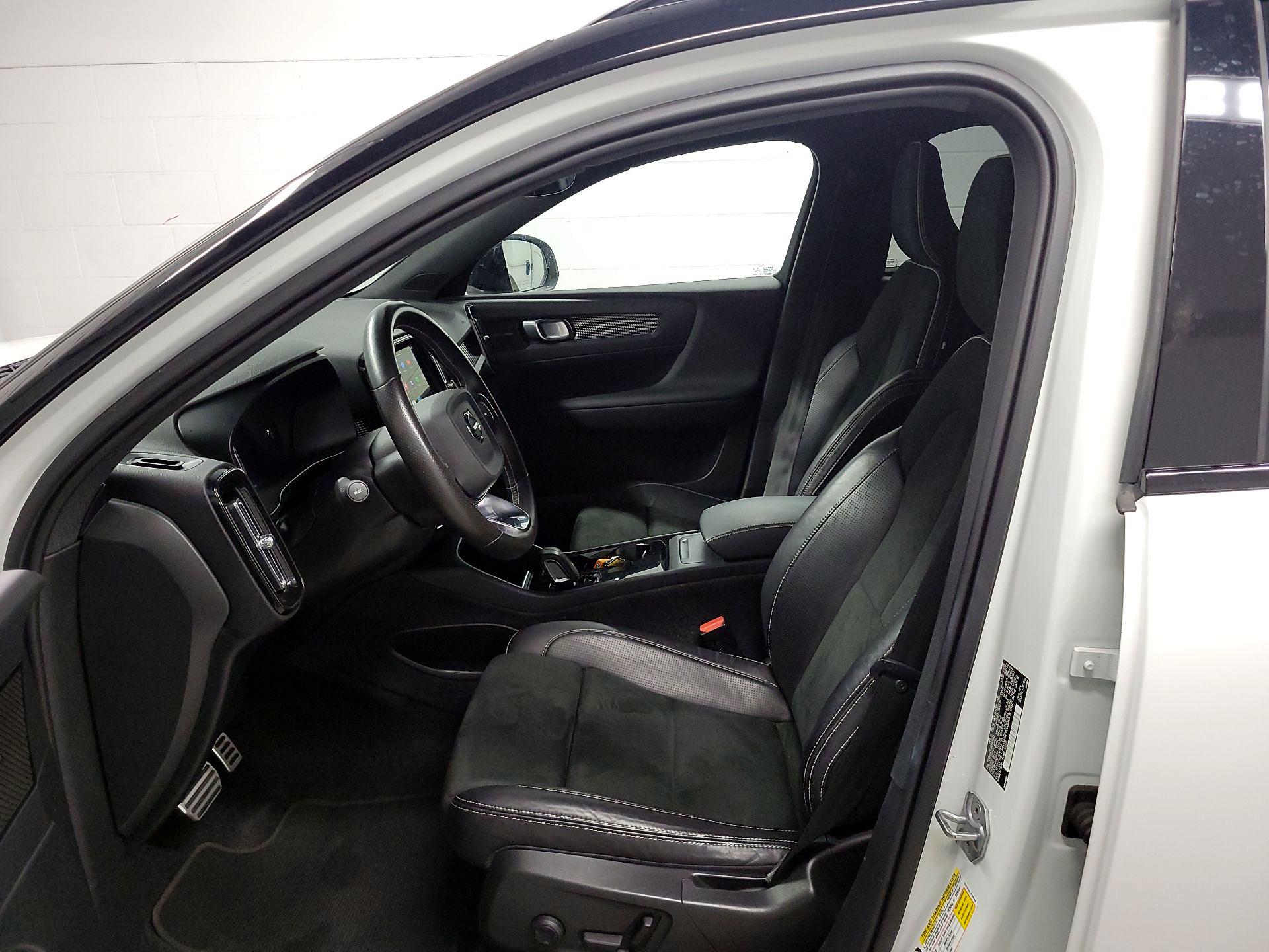 Thumbnail: 2021 Volvo XC40 - 11