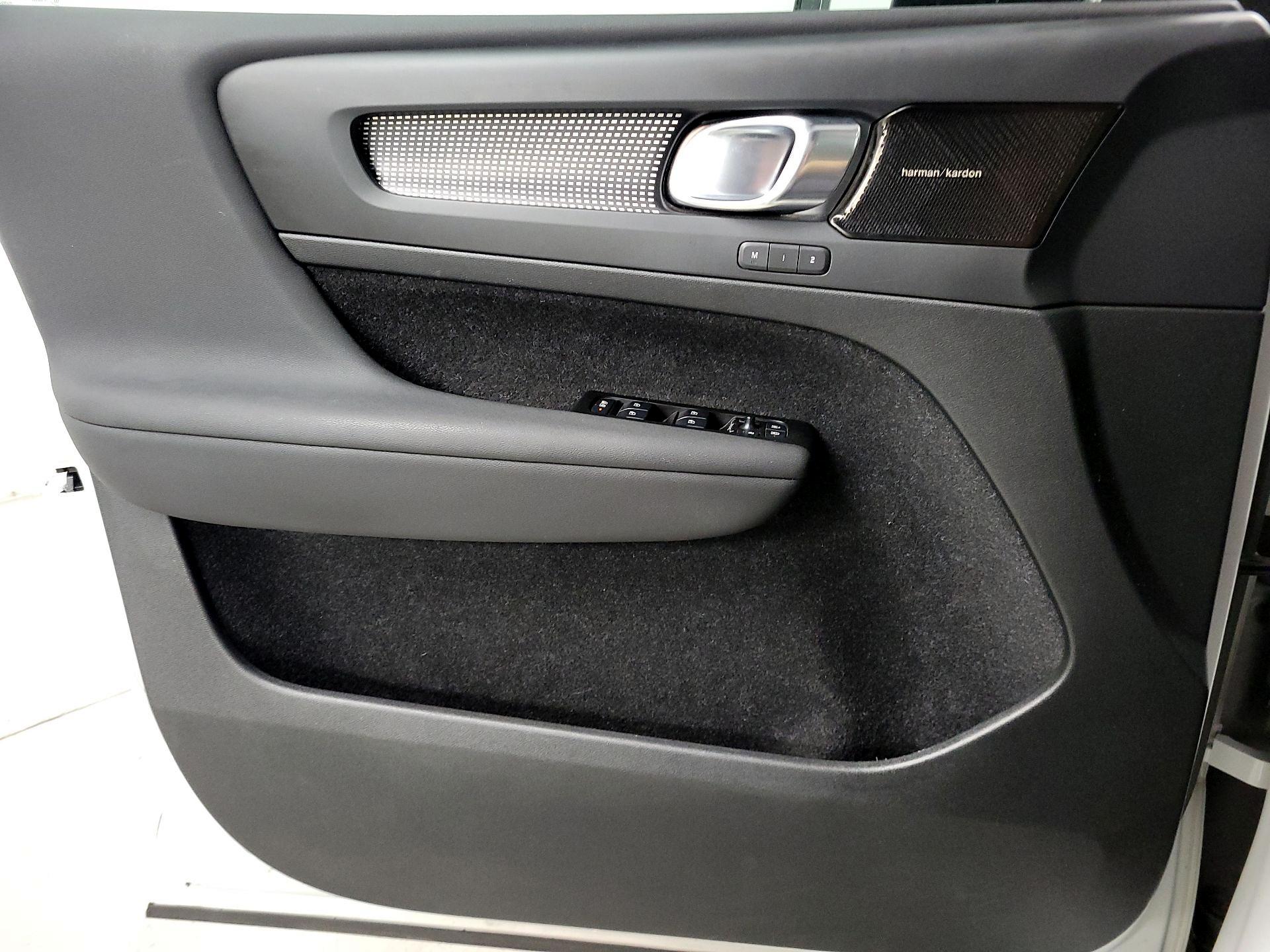 Thumbnail: 2021 Volvo XC40 - 12