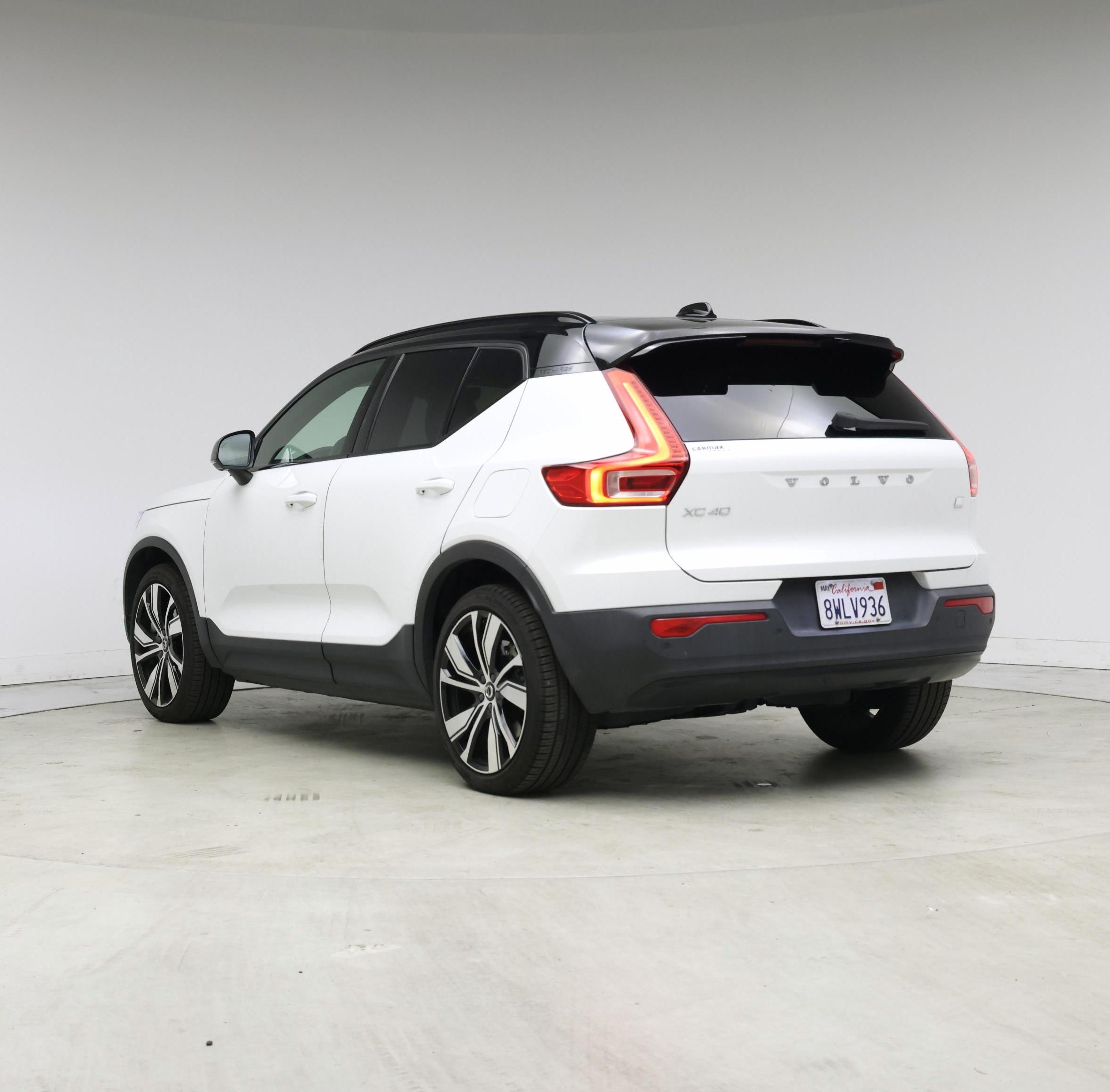 Thumbnail: 2021 Volvo XC40 - 2