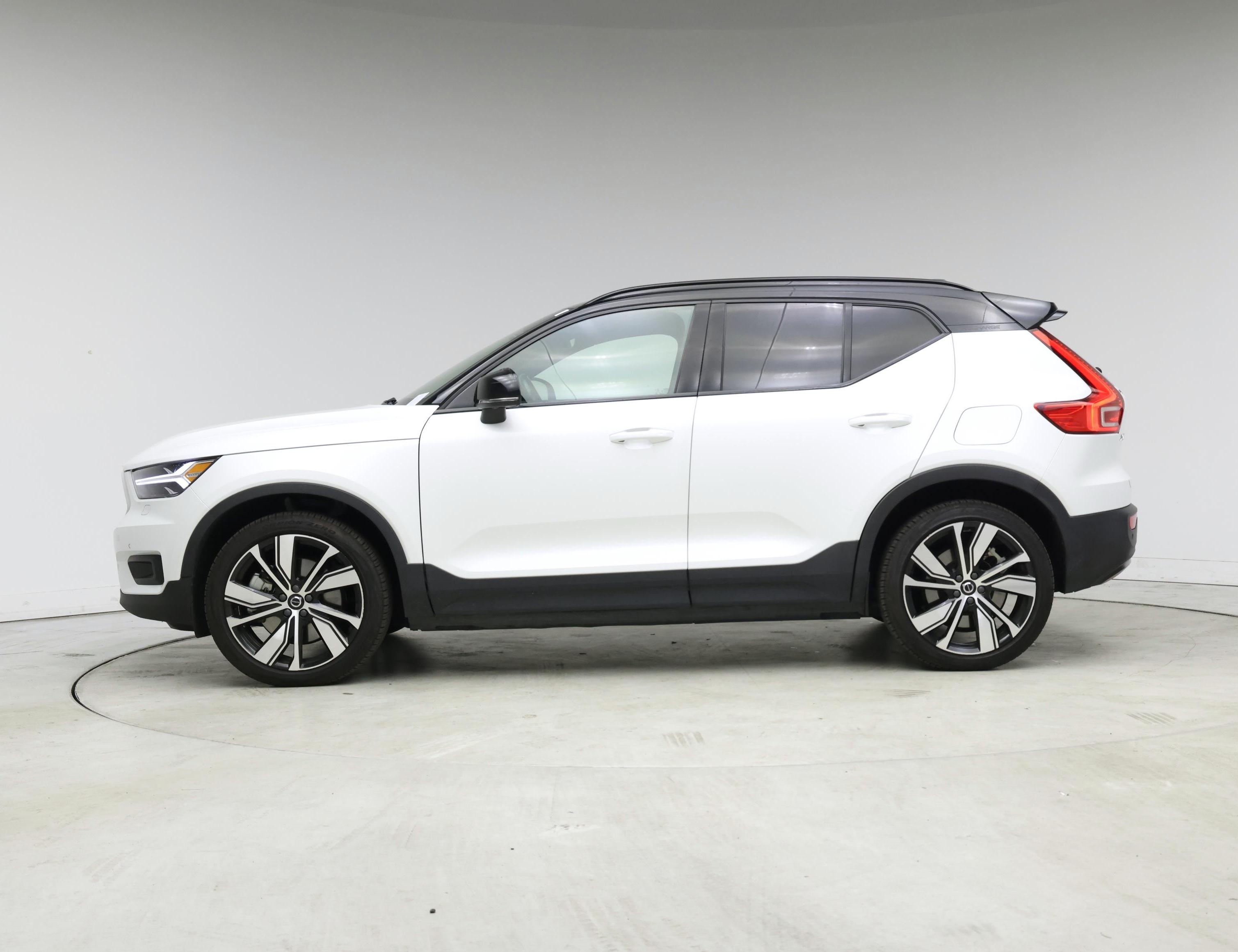 Thumbnail: 2021 Volvo XC40 - 3