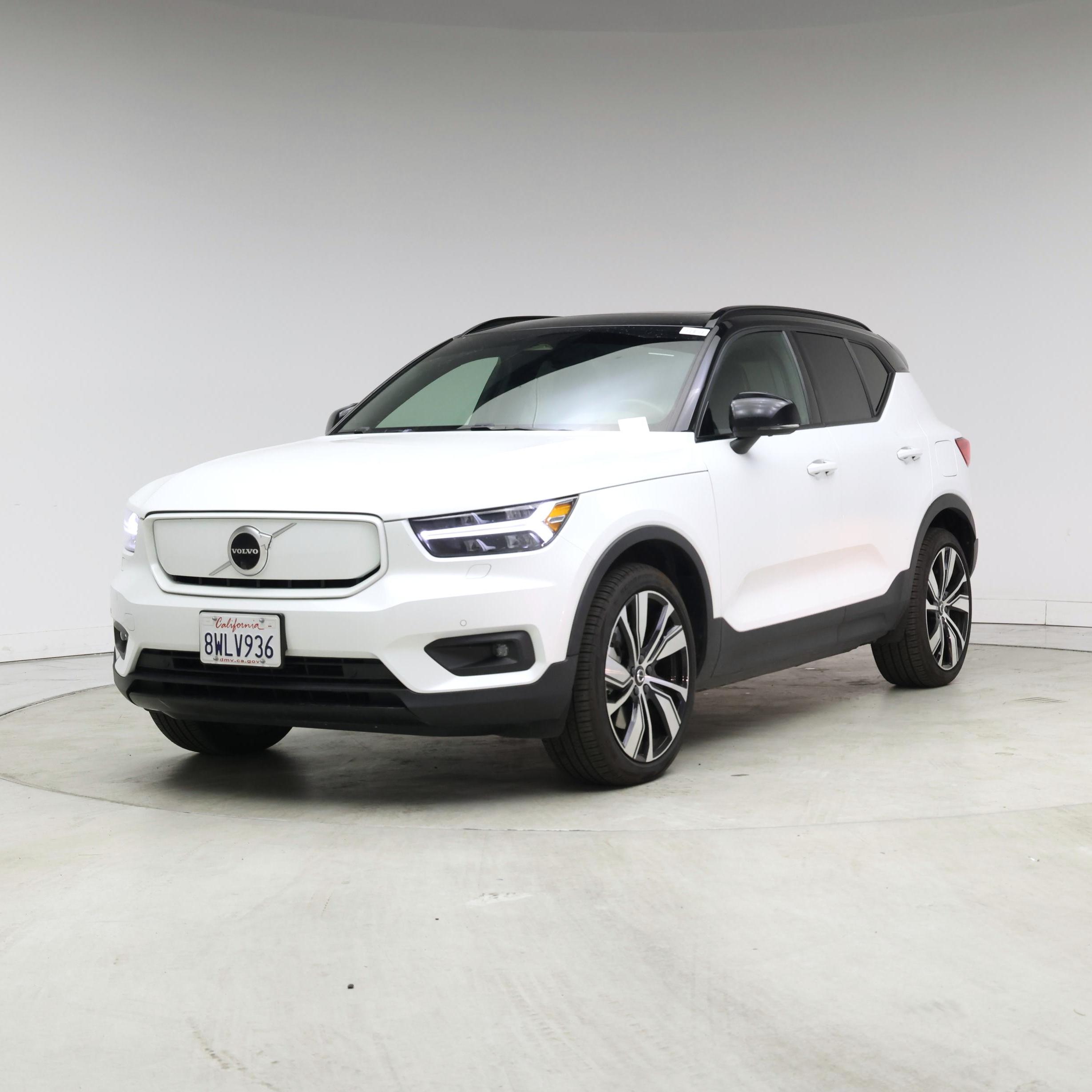 Thumbnail: 2021 Volvo XC40 - 4