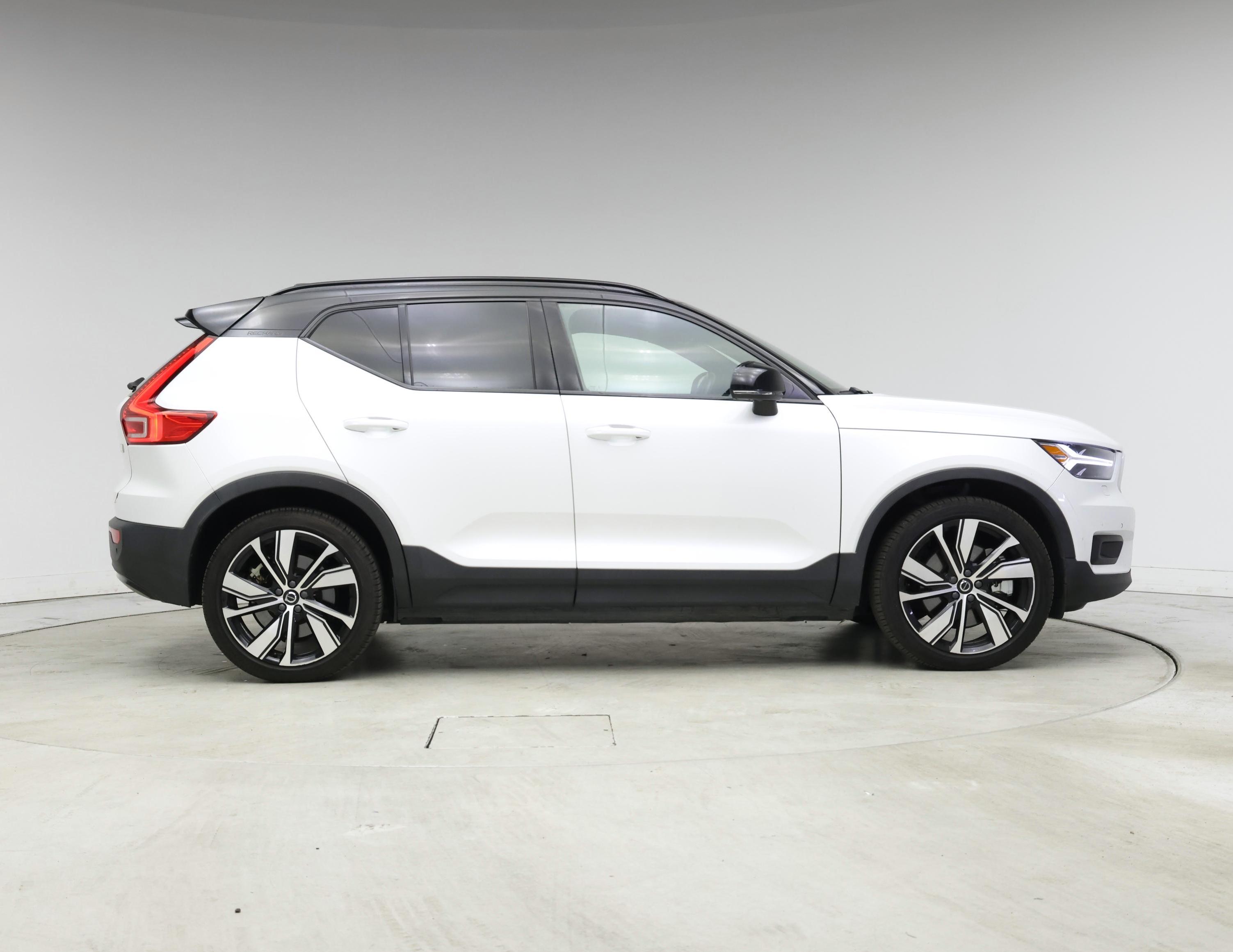 Thumbnail: 2021 Volvo XC40 - 7