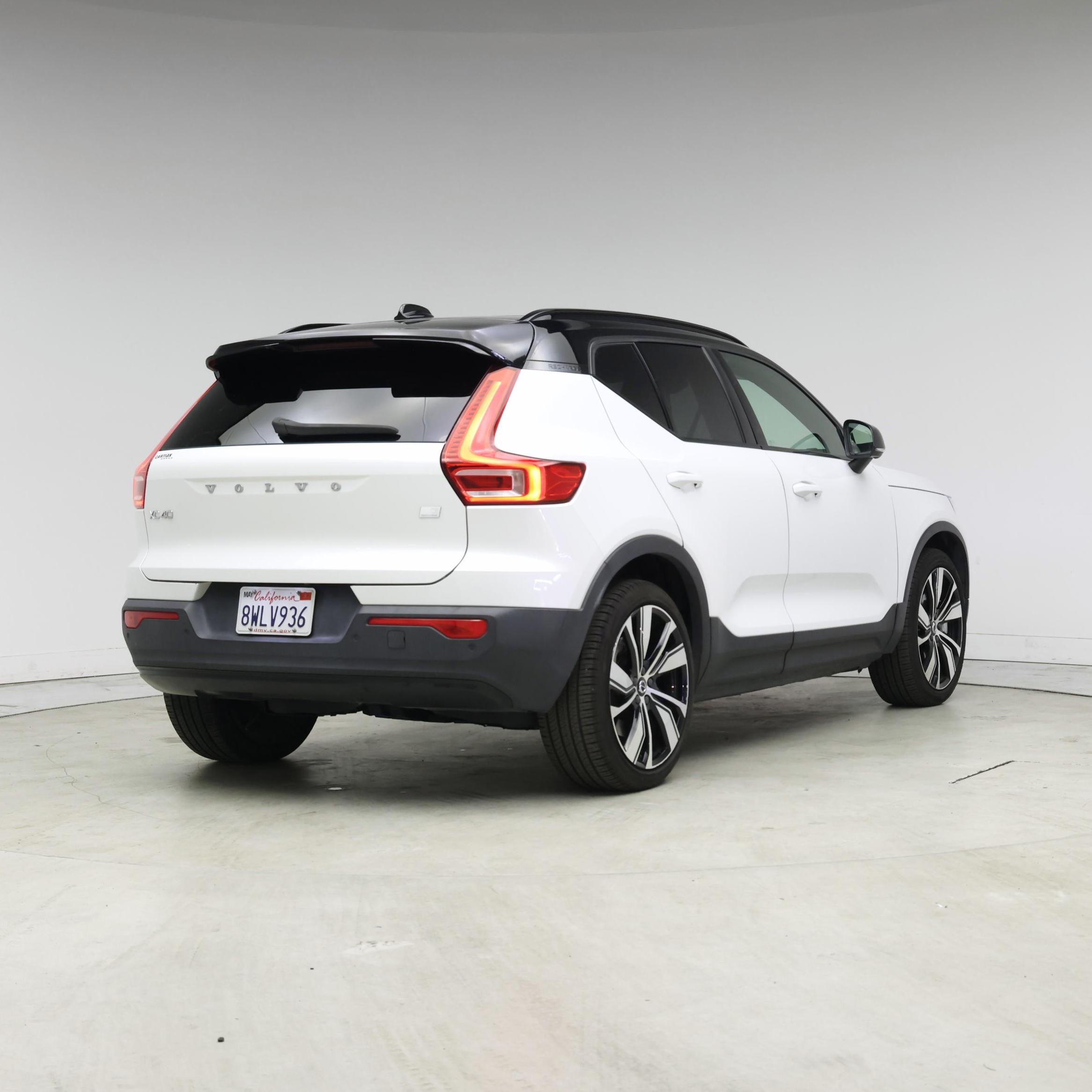 Thumbnail: 2021 Volvo XC40 - 8