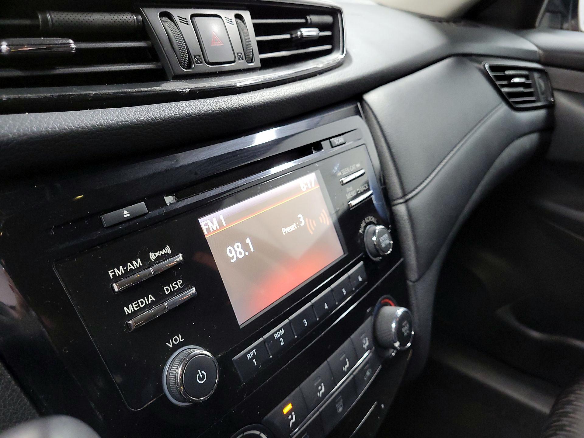 Thumbnail: 2017 Nissan Rogue - 15