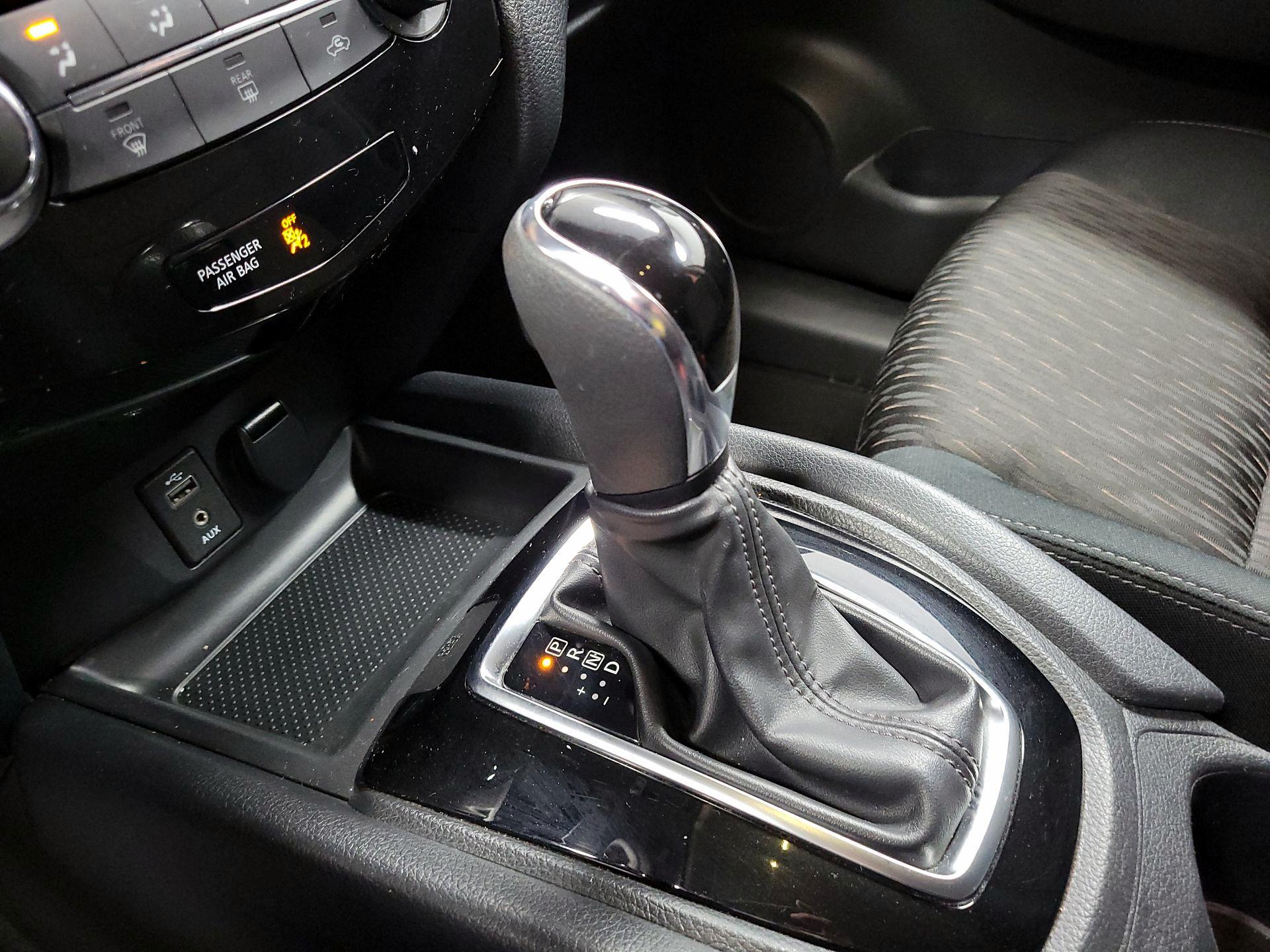 Thumbnail: 2017 Nissan Rogue - 17