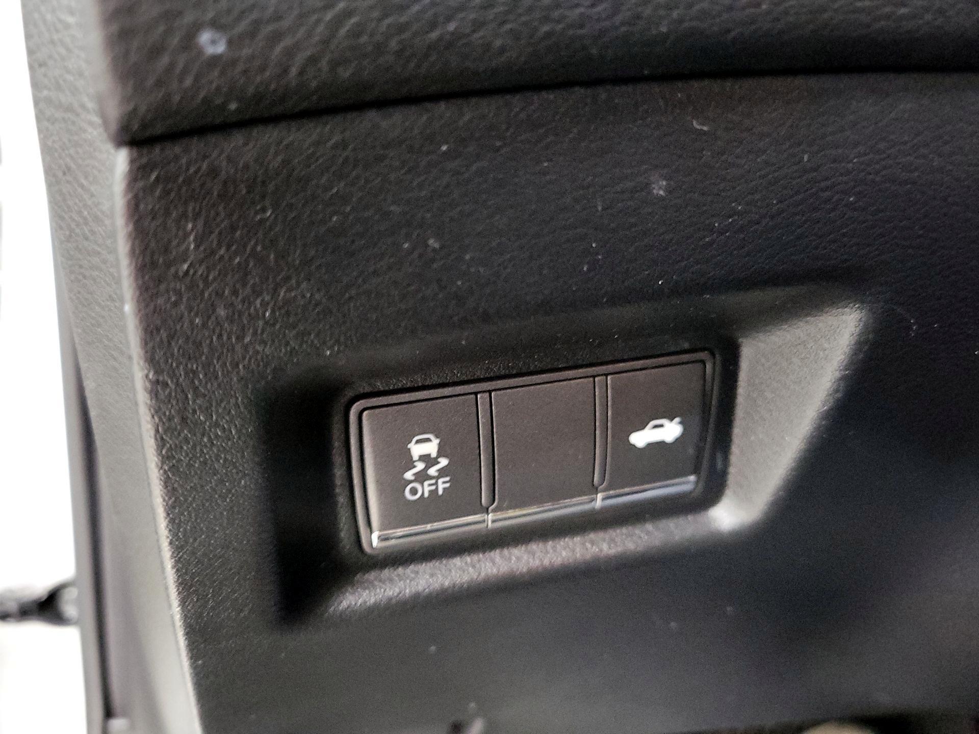 Thumbnail: 2014 INFINITI Q50 - 13