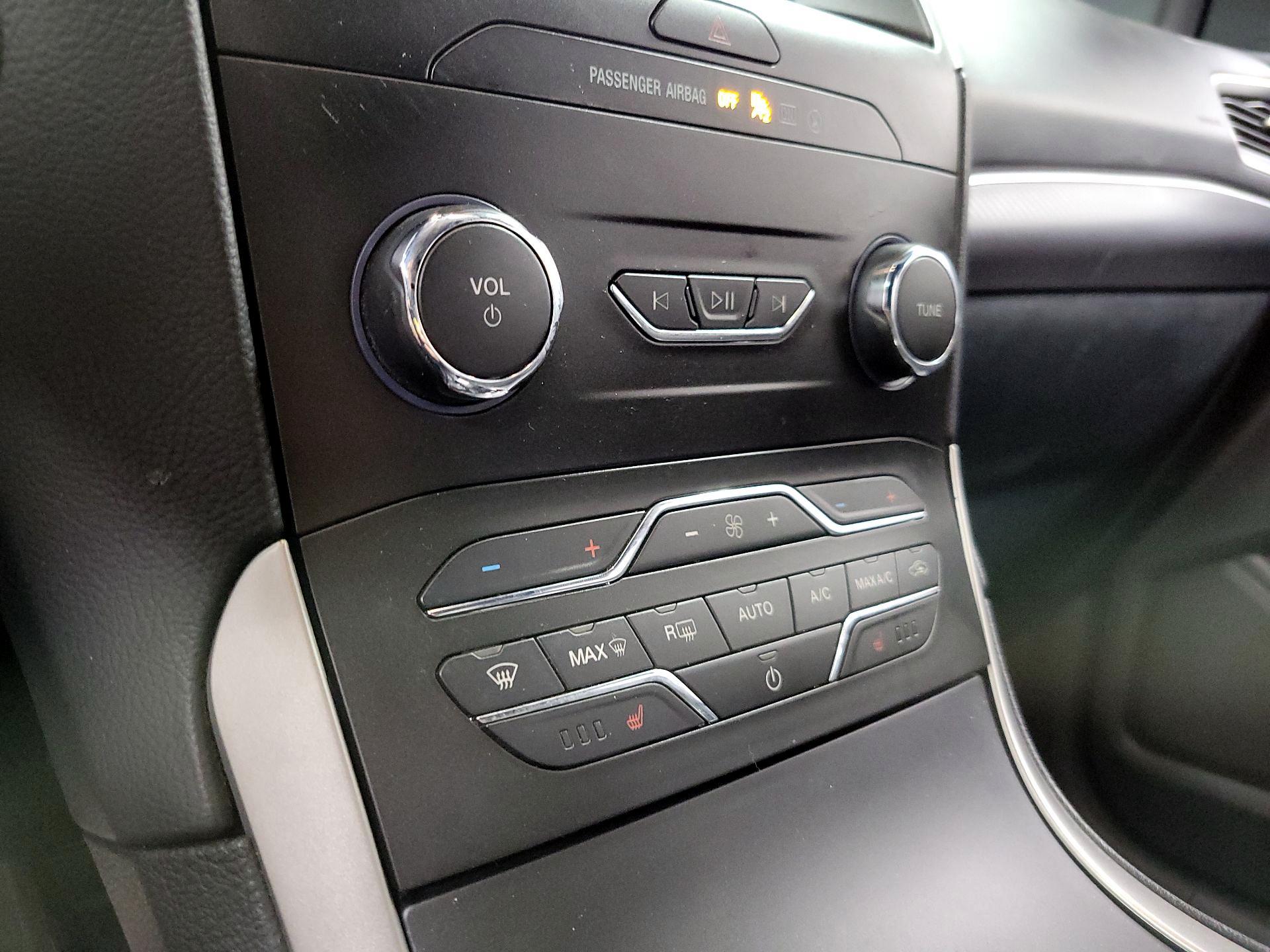 Thumbnail: 2020 Ford Edge - 16