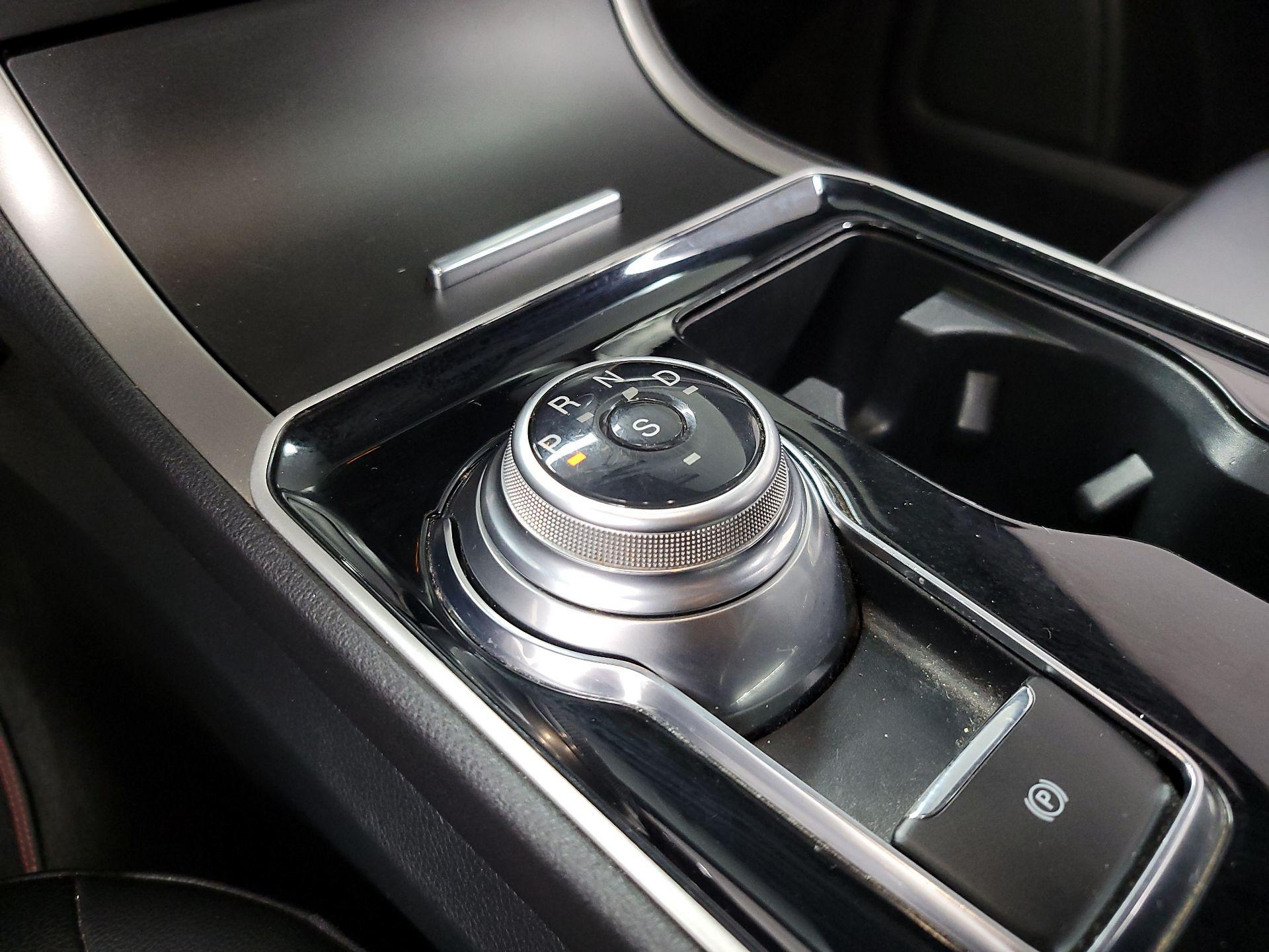 Thumbnail: 2020 Ford Edge - 17