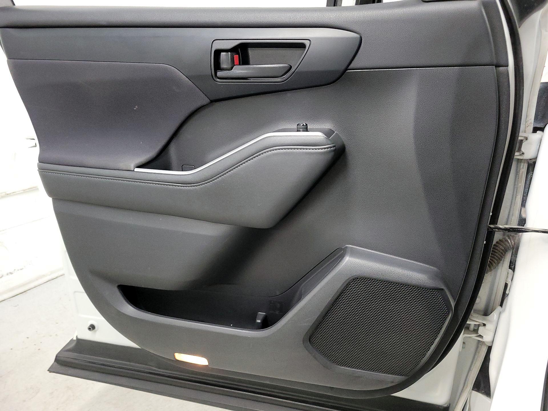 Thumbnail: 2021 Toyota Highlander - 12