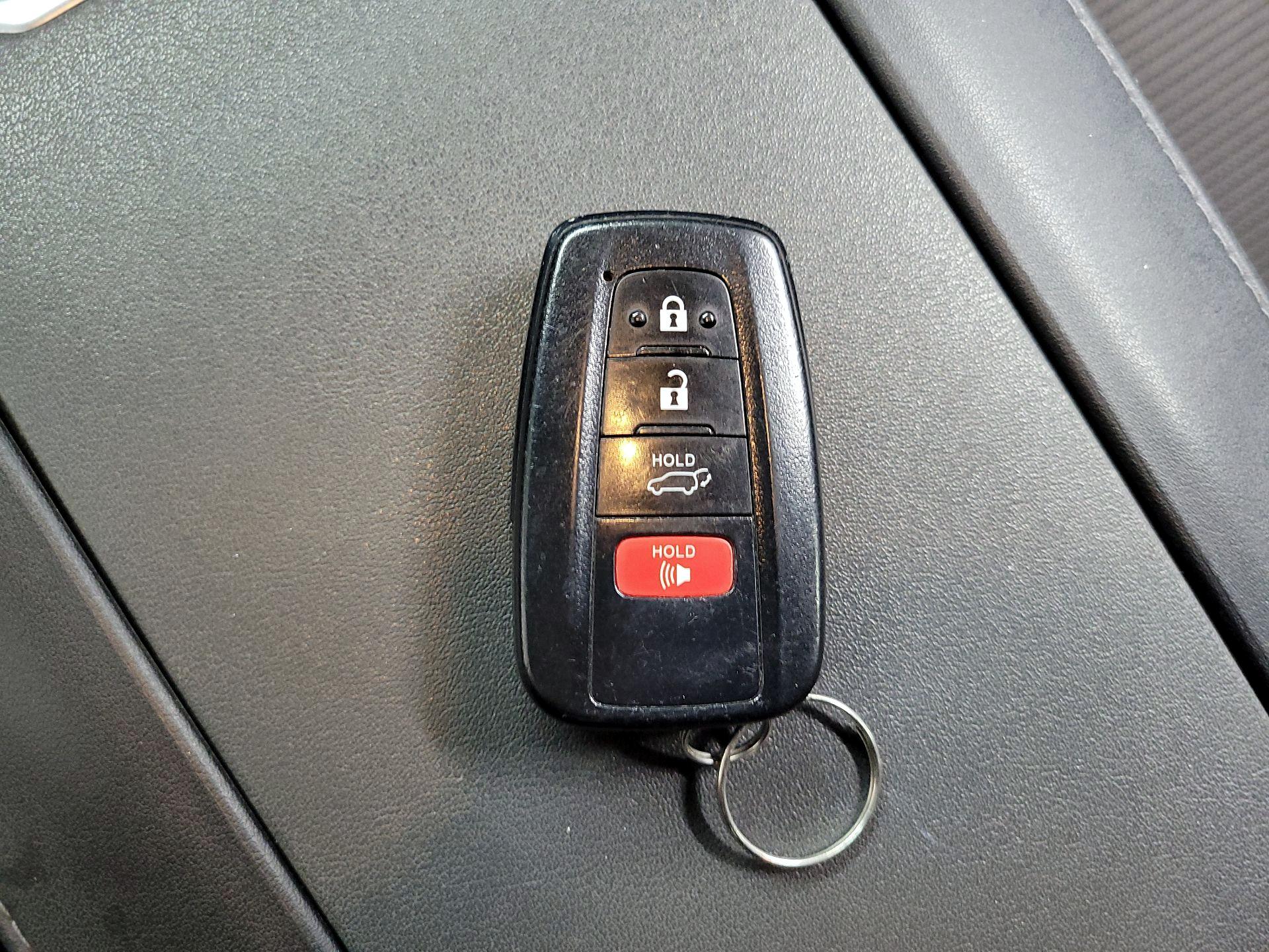 Thumbnail: 2021 Toyota Highlander - 19