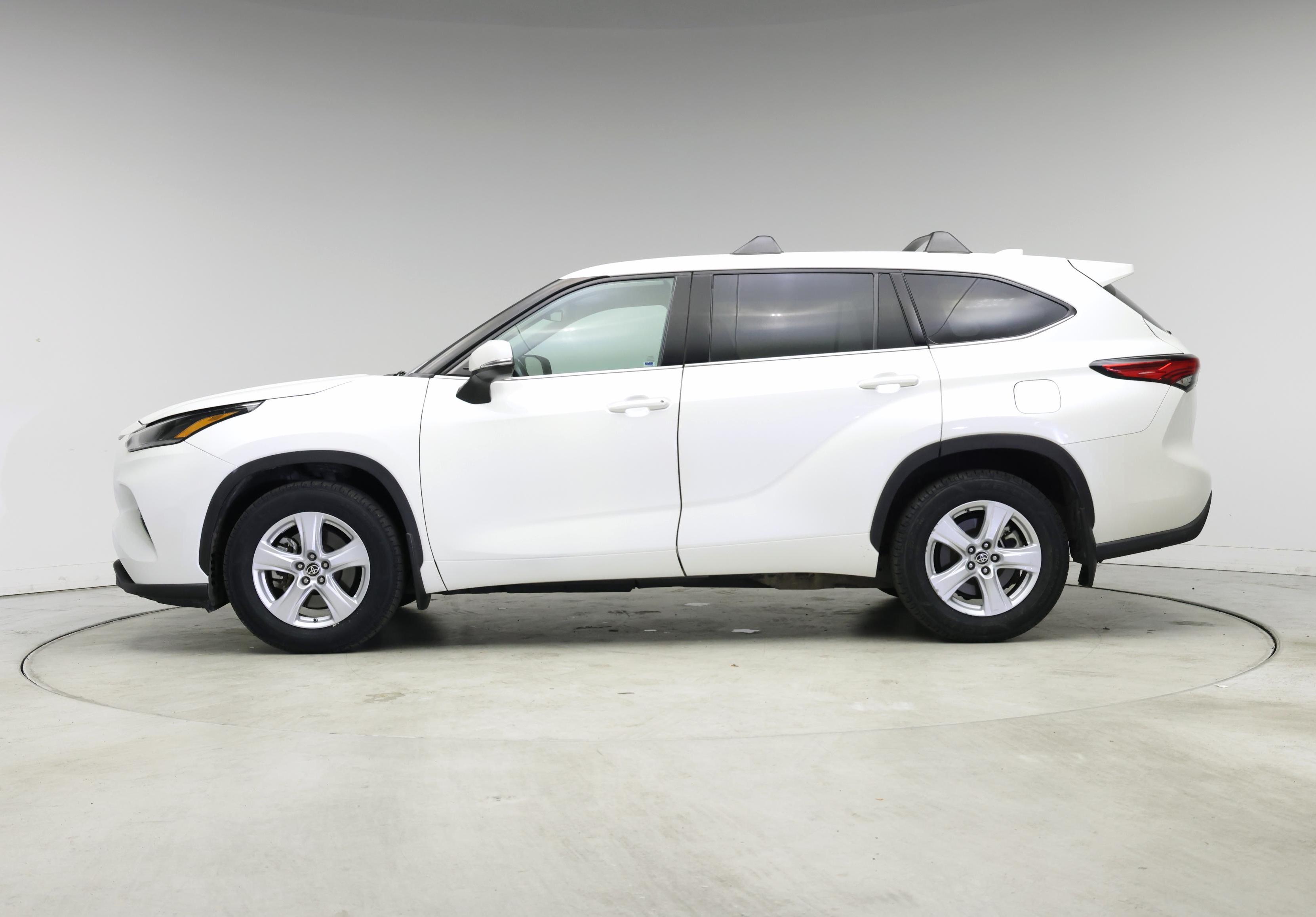 Thumbnail: 2021 Toyota Highlander - 3