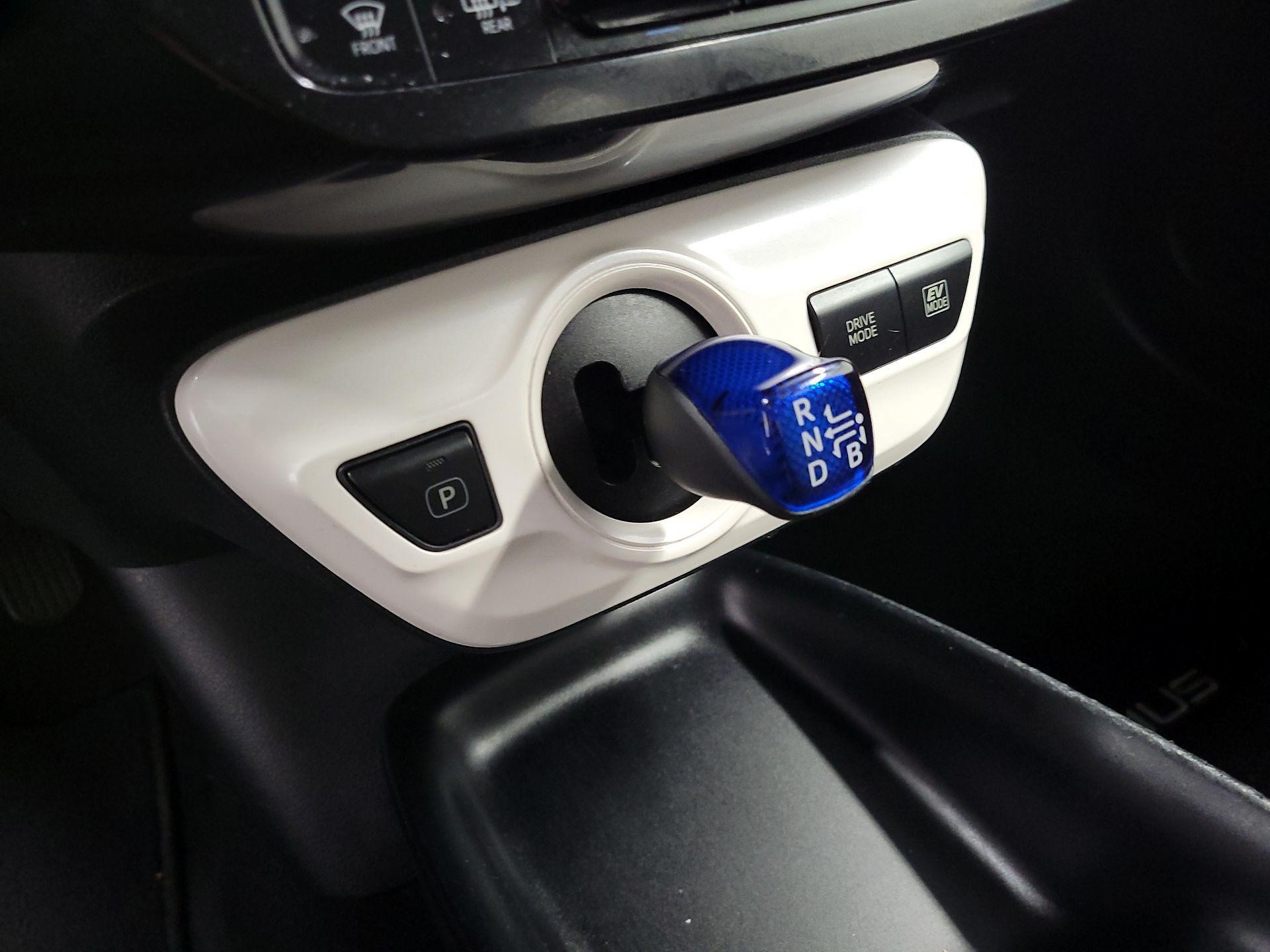 Thumbnail: 2018 Toyota Prius - 17