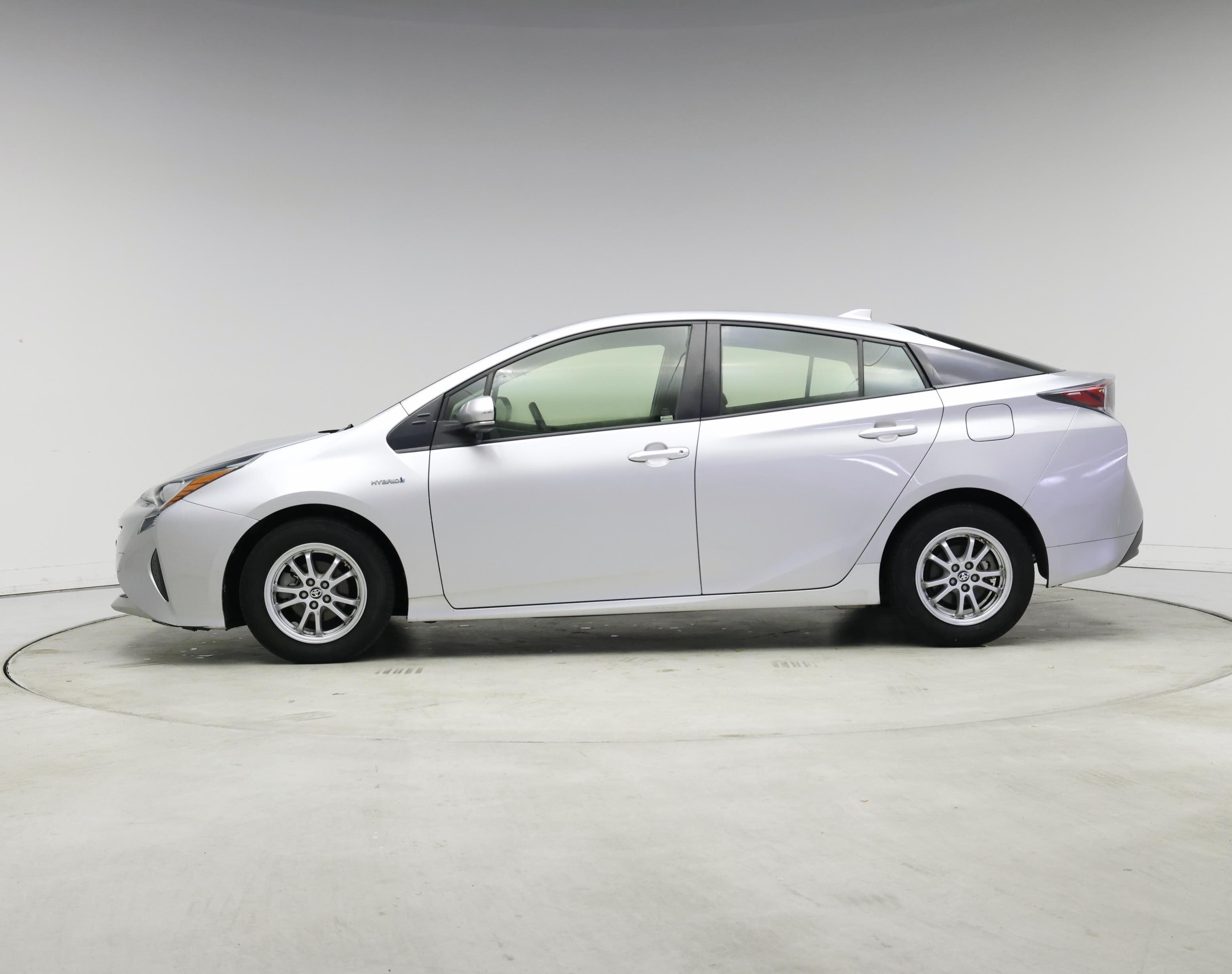 Thumbnail: 2018 Toyota Prius - 3