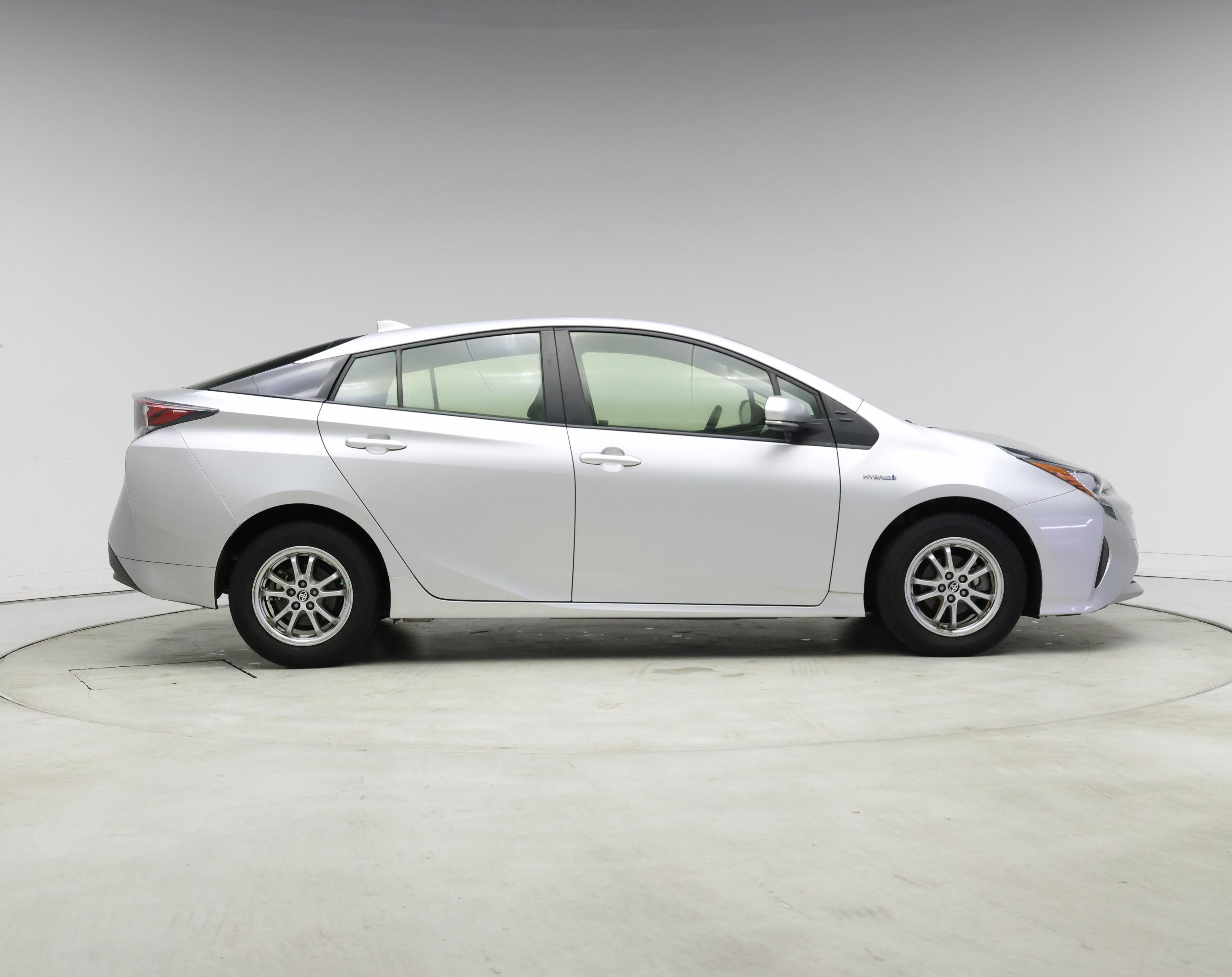 Thumbnail: 2018 Toyota Prius - 7