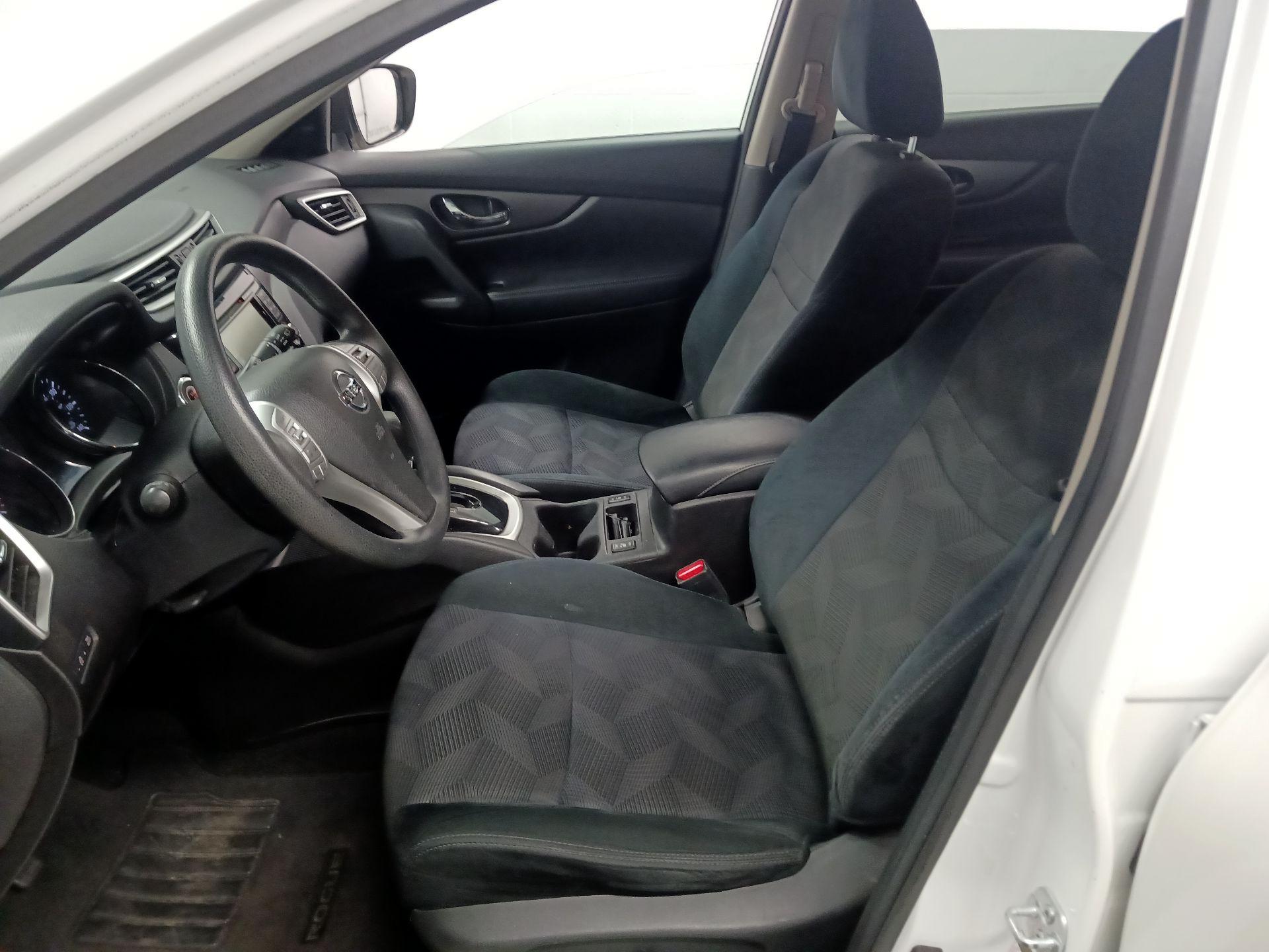 Thumbnail: 2015 Nissan Rogue - 9