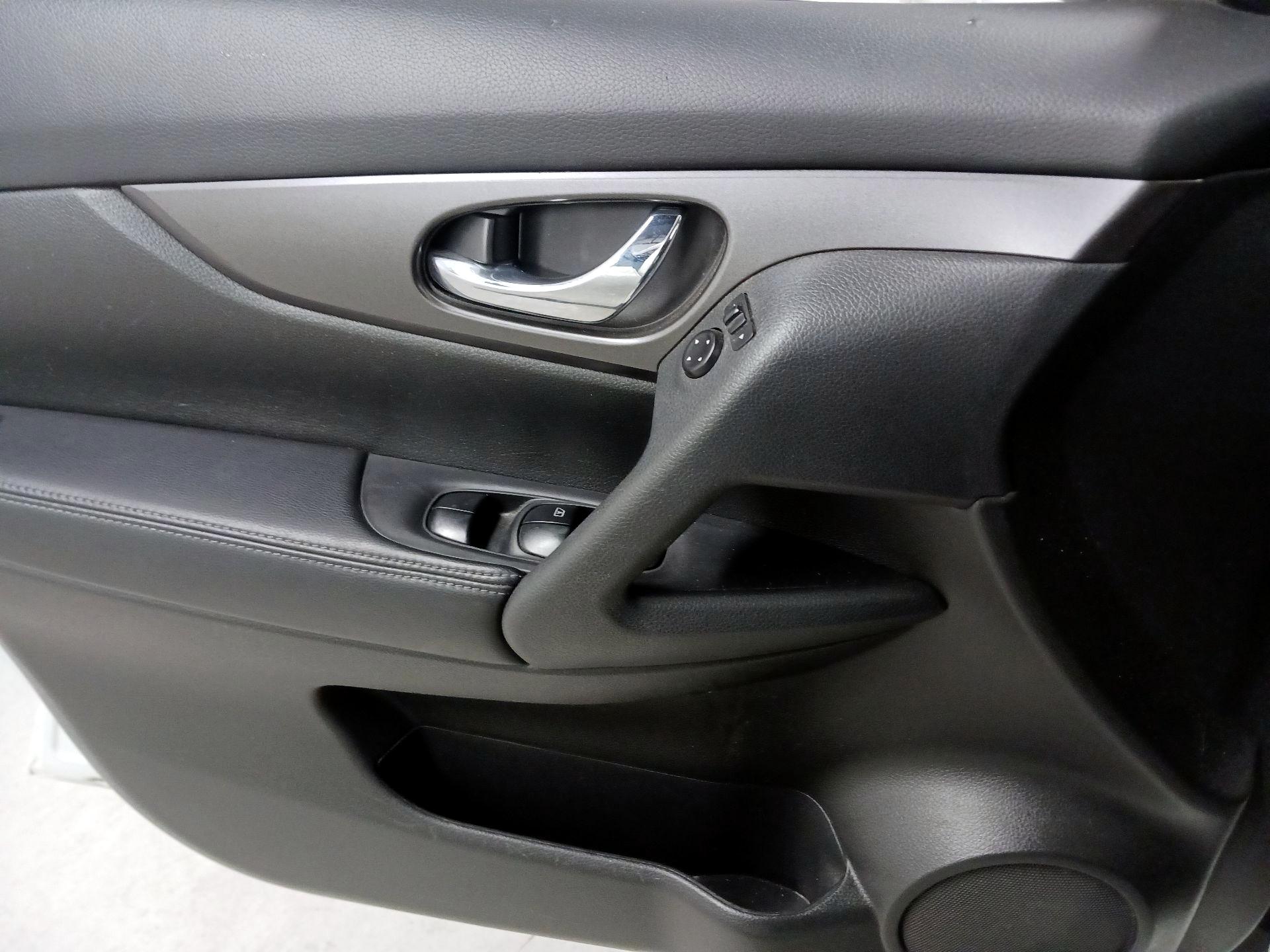 Thumbnail: 2015 Nissan Rogue - 10