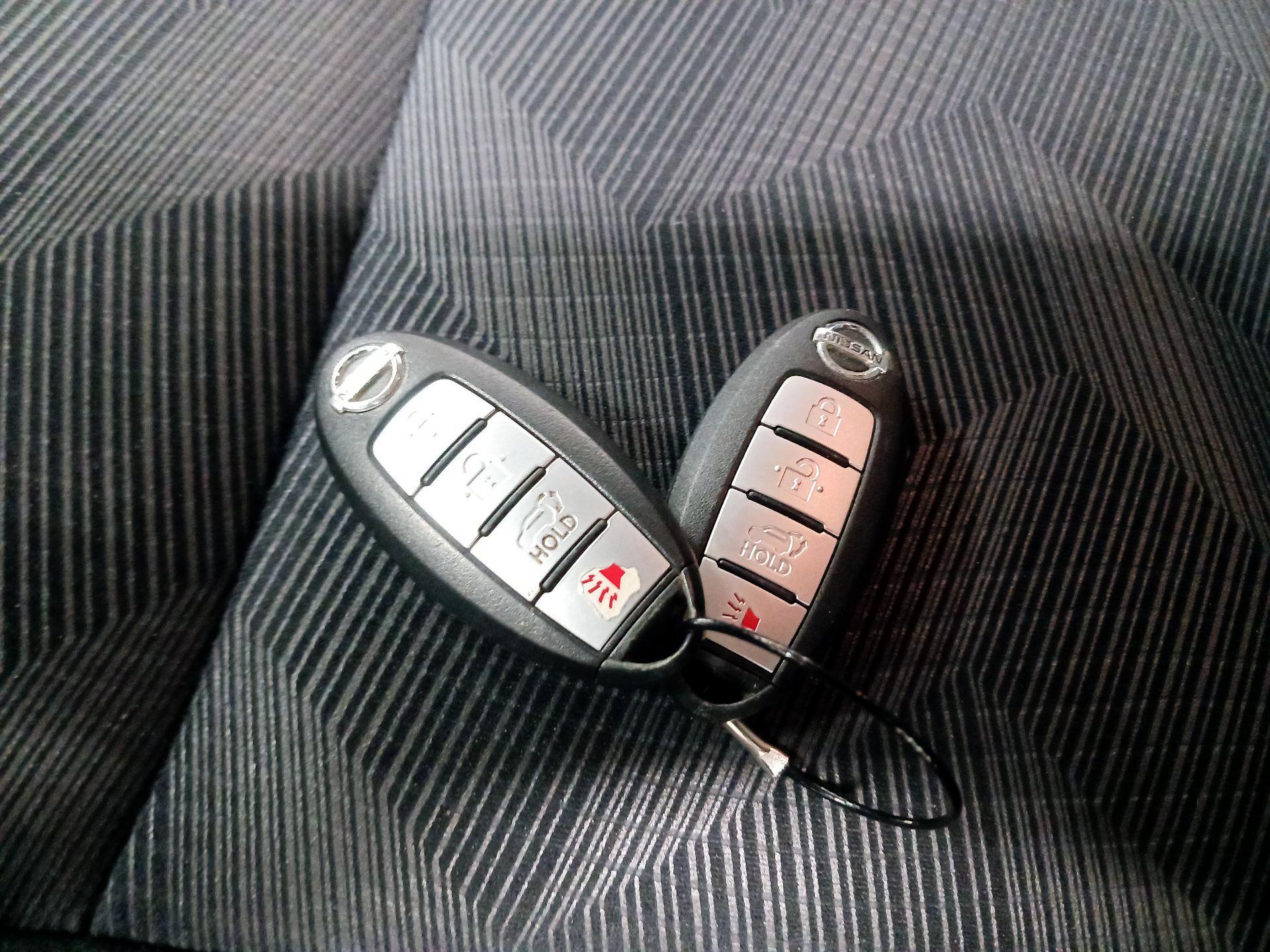 Thumbnail: 2015 Nissan Rogue - 18