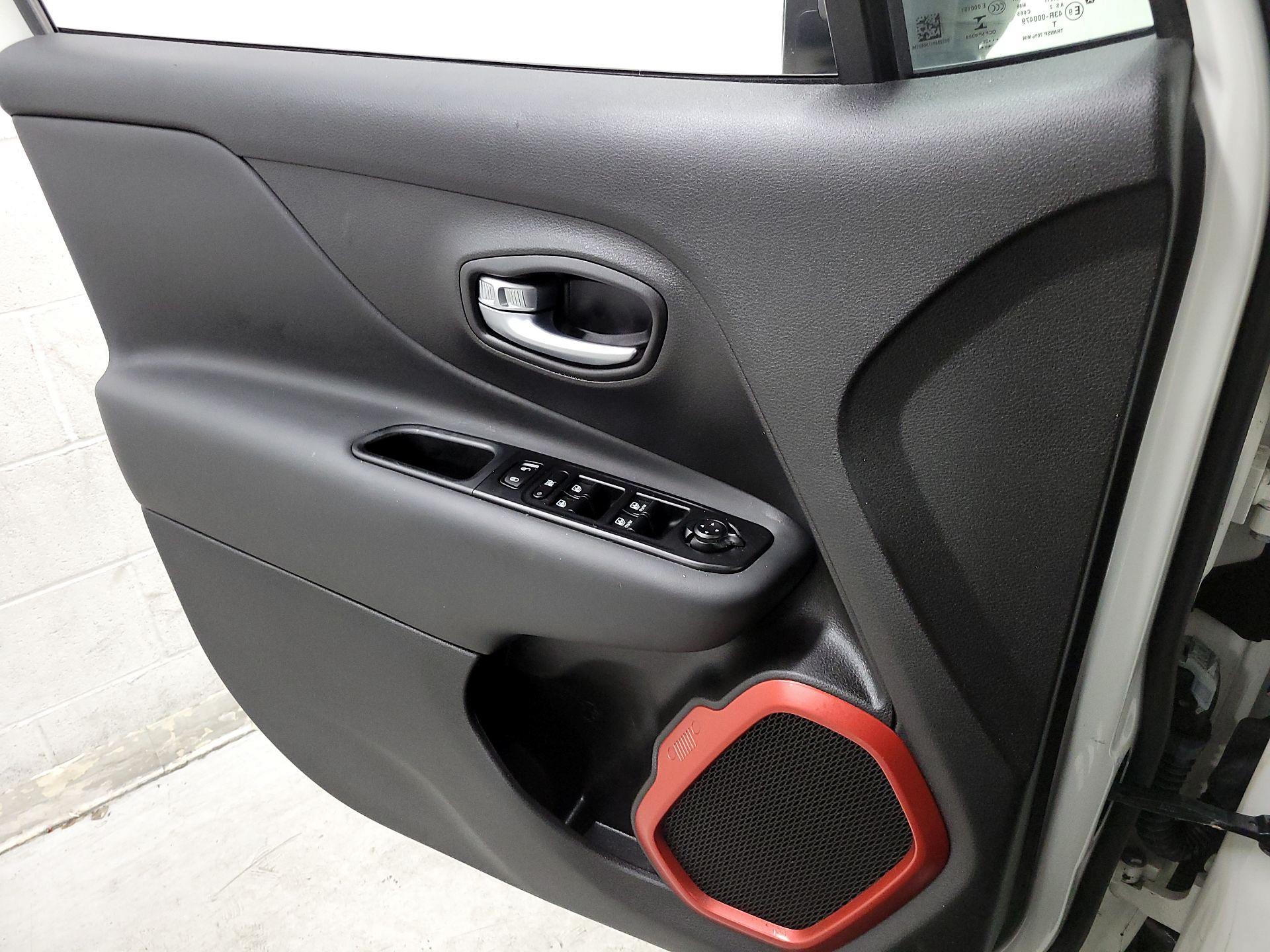 Thumbnail: 2021 Jeep Renegade - 12