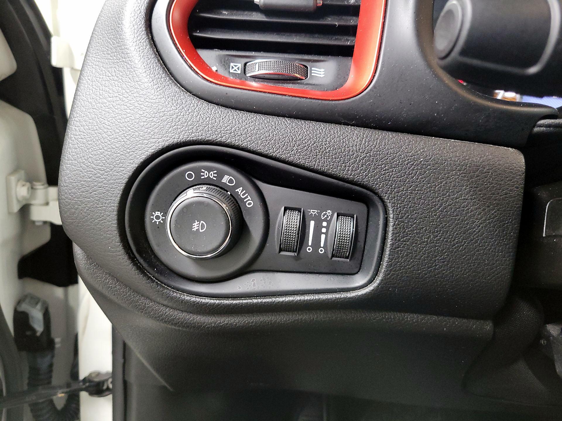 Thumbnail: 2021 Jeep Renegade - 13