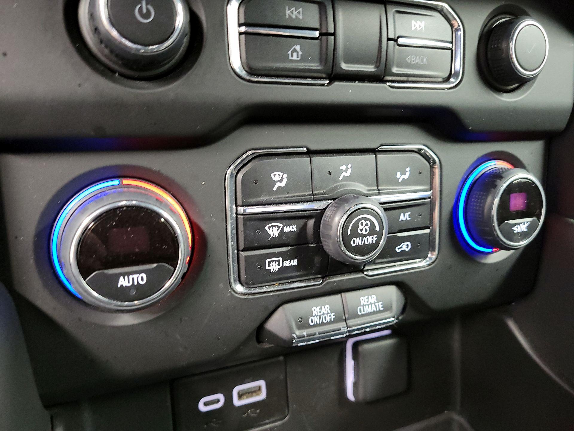 Thumbnail: 2023 Chevrolet Suburban - 14